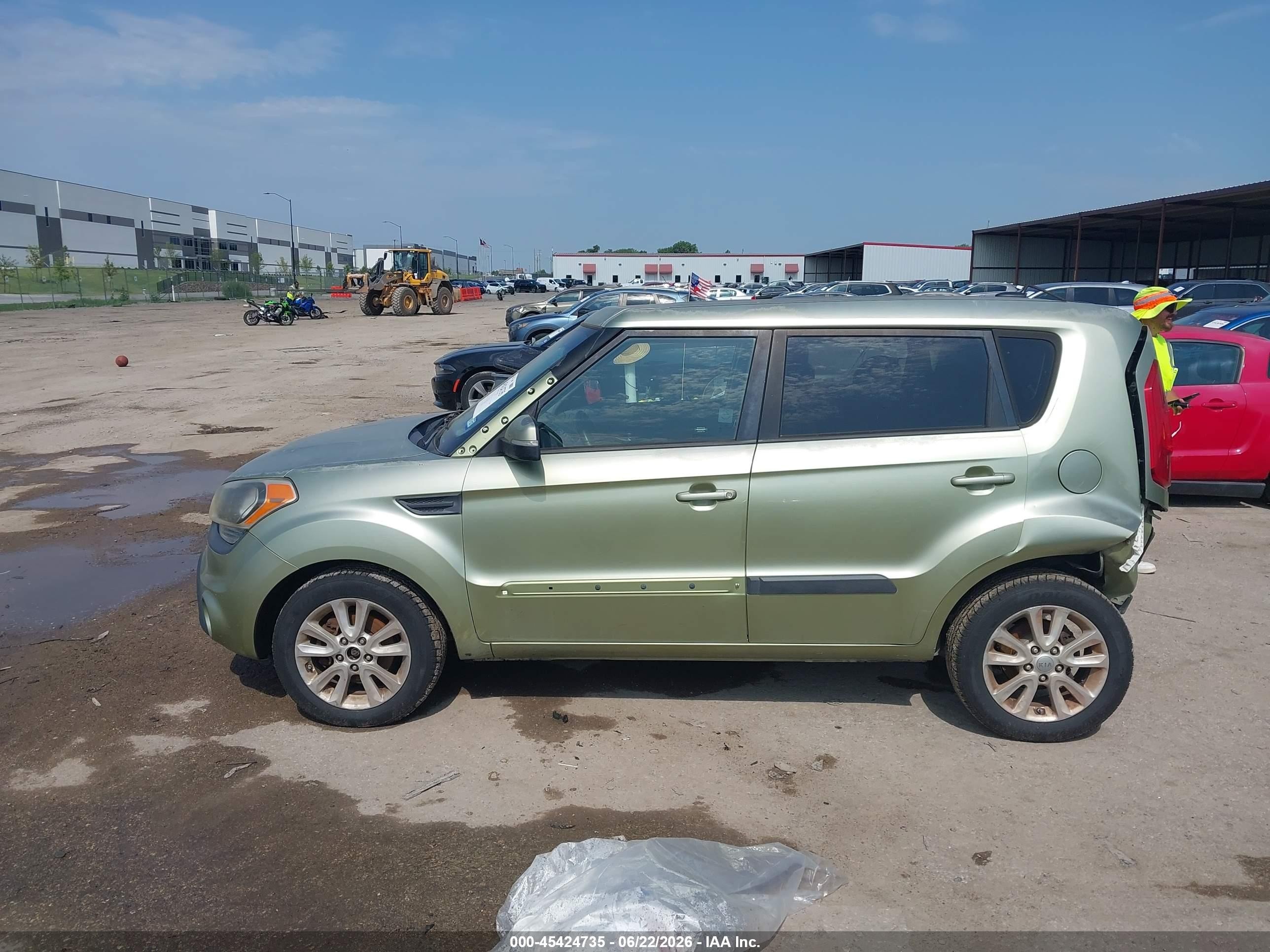 2012 Kia Soul + Green vin: KNDJT2A6XC7454455