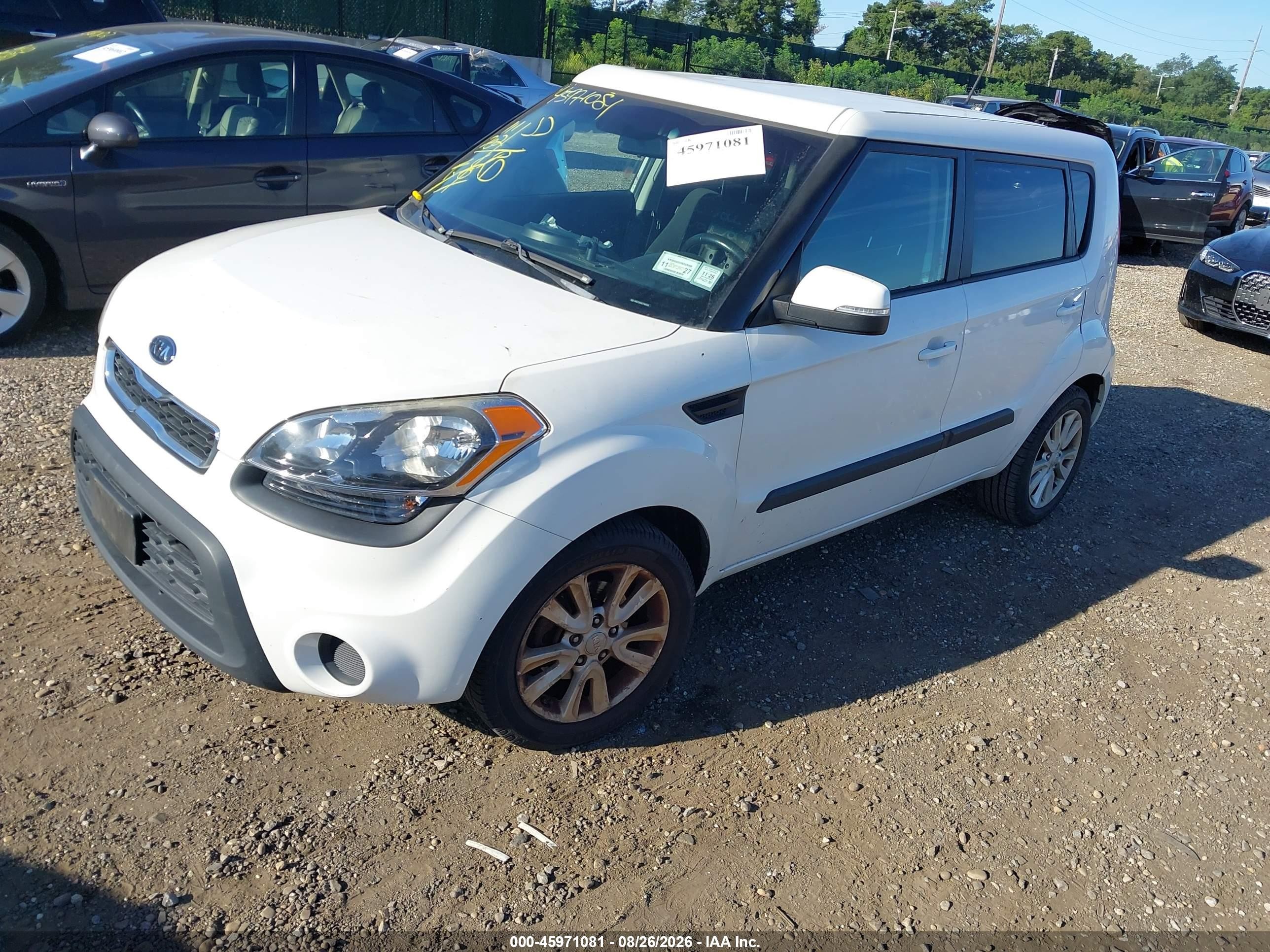 2012 Kia Soul + White vin: KNDJT2A6XC7465309