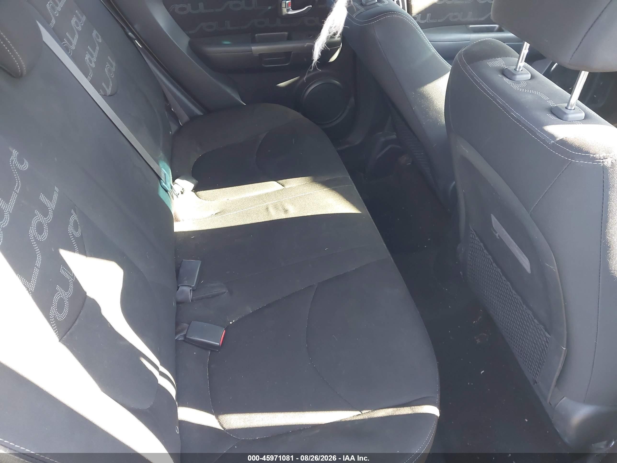 2012 Kia Soul + White vin: KNDJT2A6XC7465309