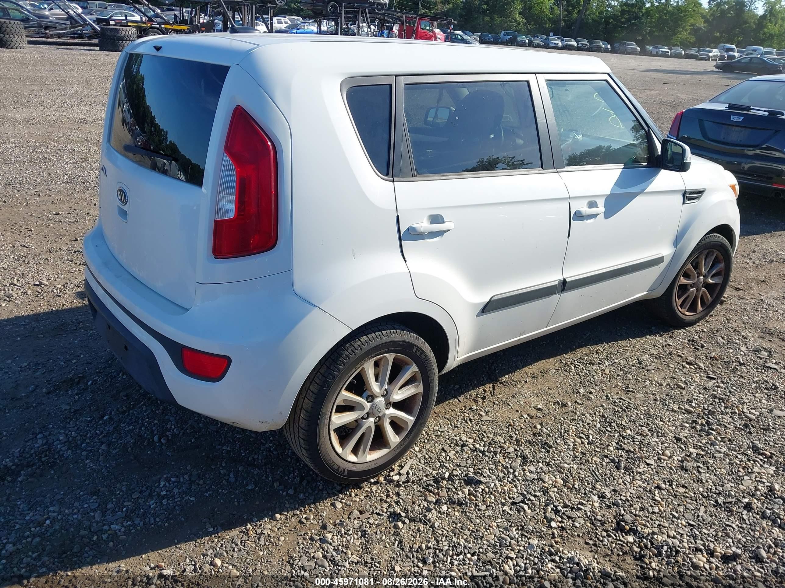 2012 Kia Soul + White vin: KNDJT2A6XC7465309