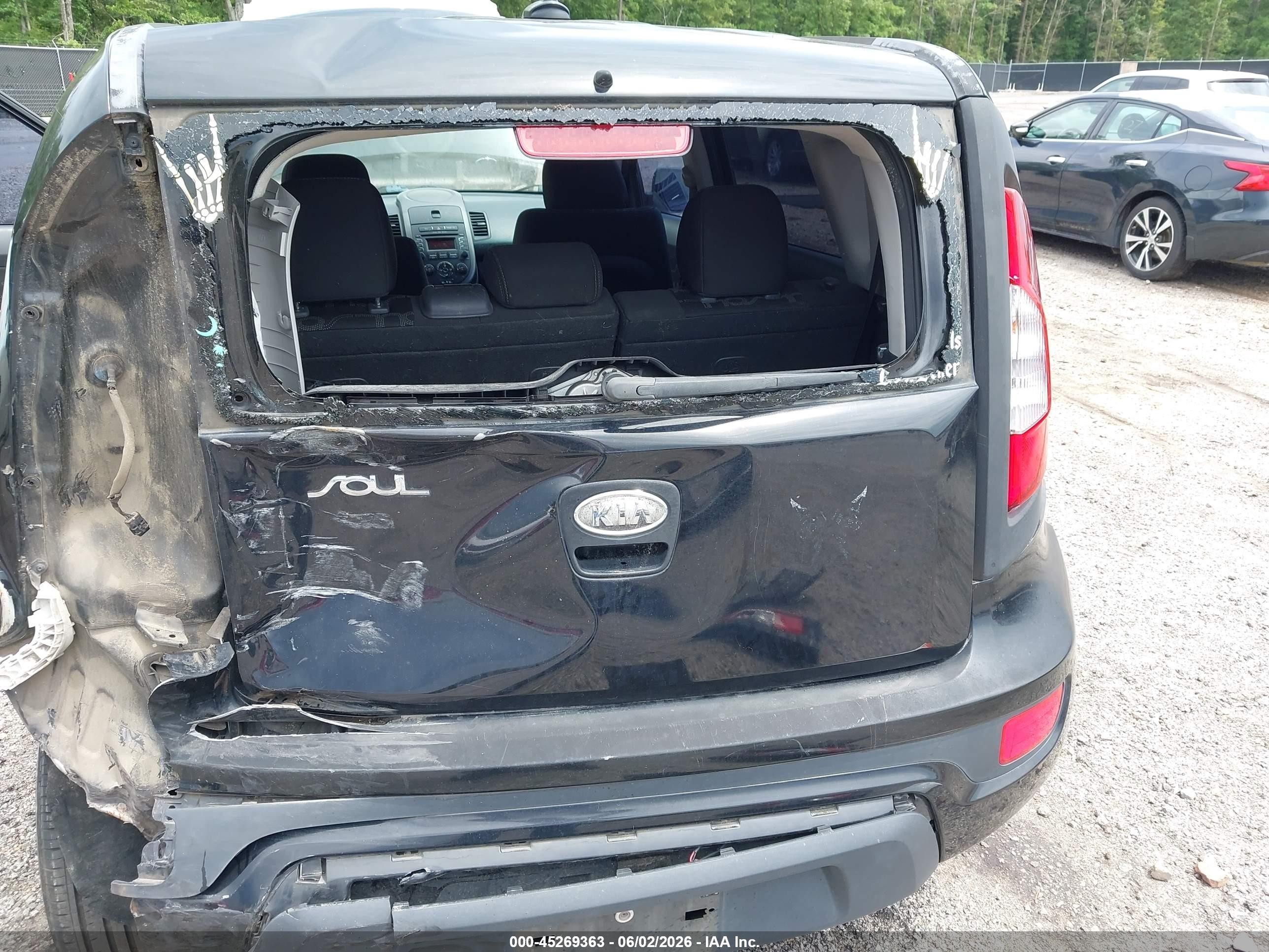 2012 Kia Soul + Black vin: KNDJT2A6XC7743724