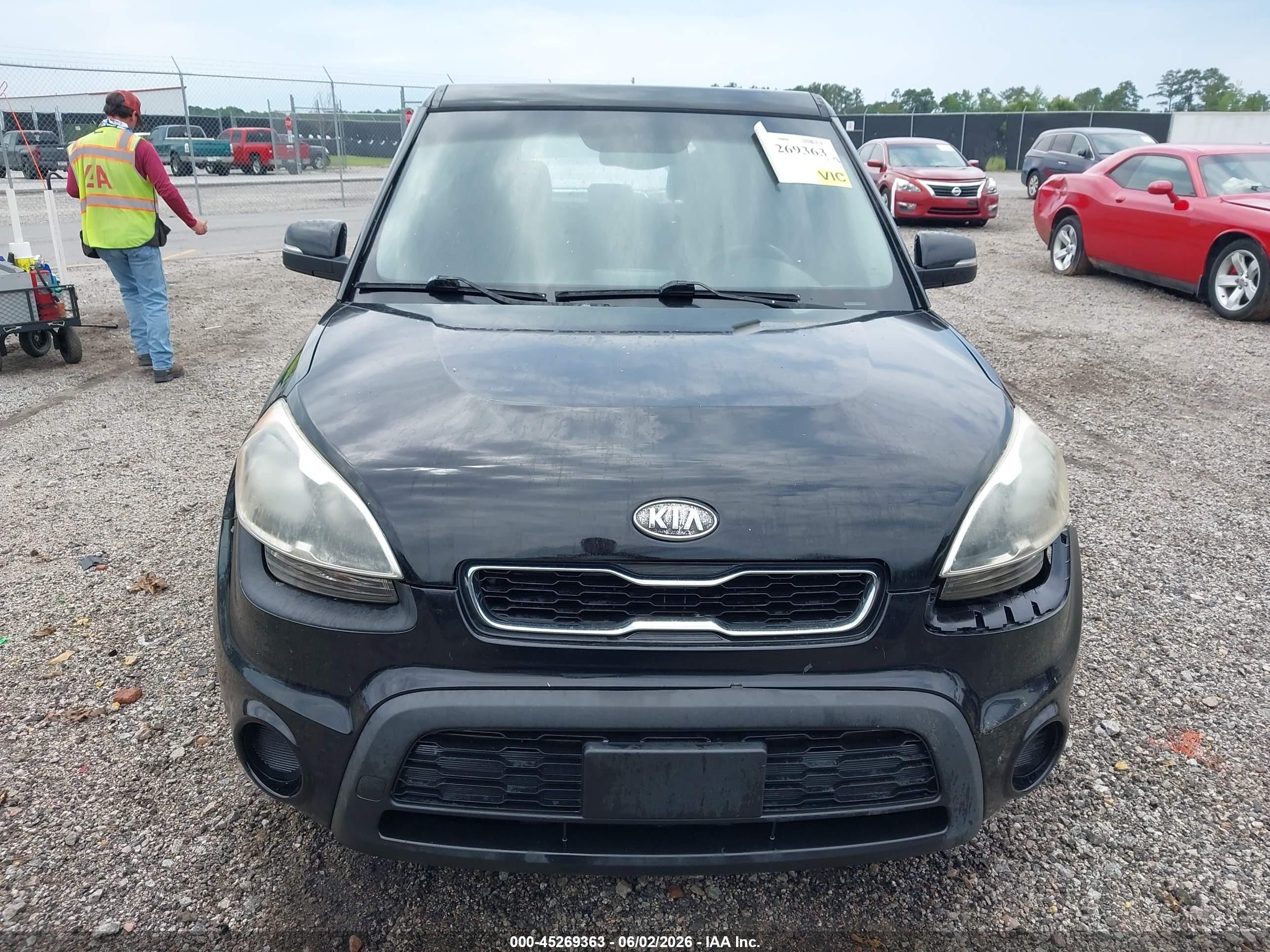 2012 Kia Soul + Black vin: KNDJT2A6XC7743724