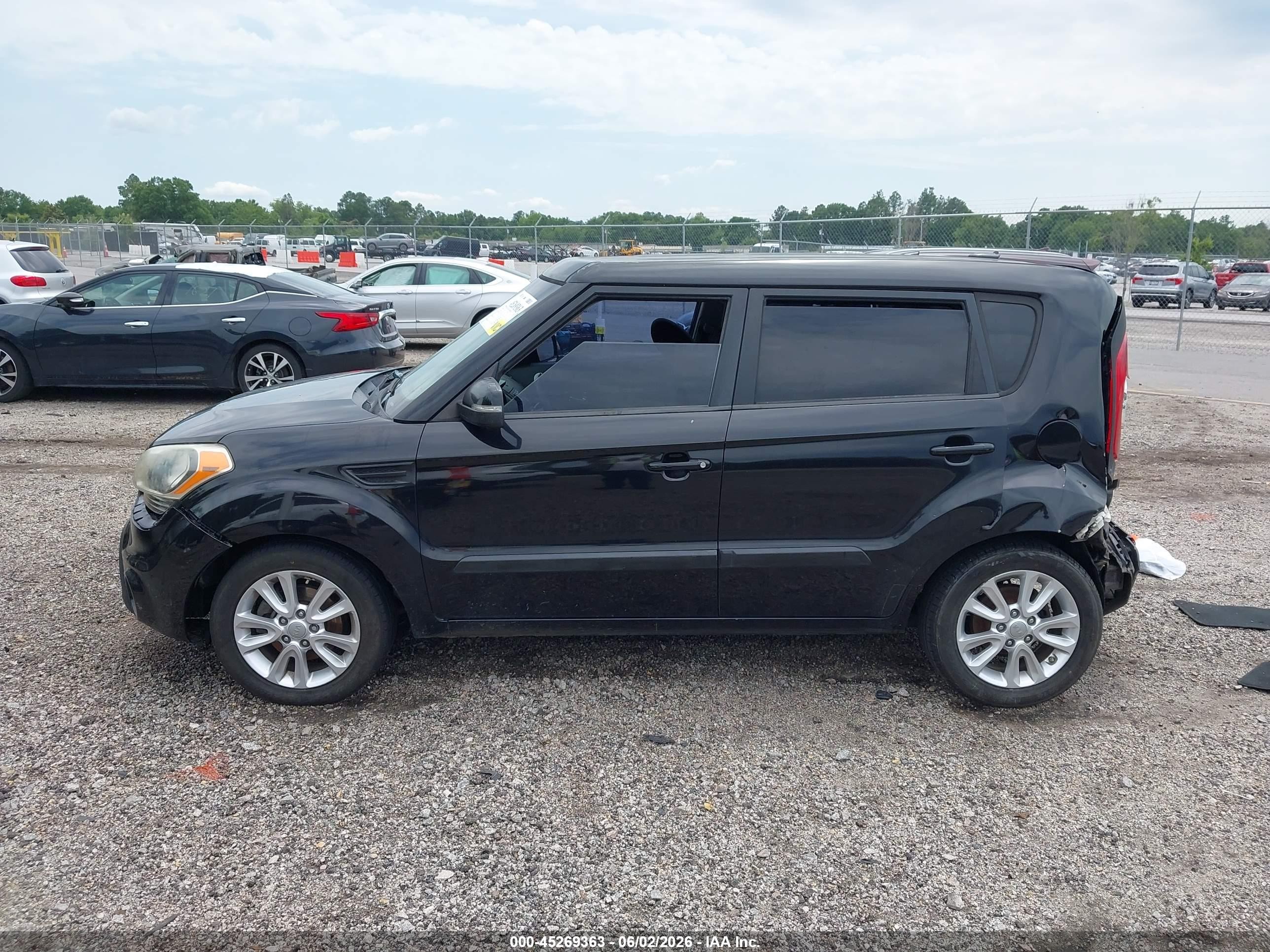 2012 Kia Soul + Black vin: KNDJT2A6XC7743724
