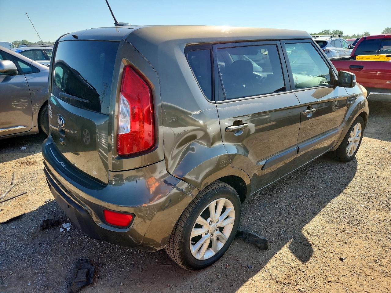 2013 Kia Soul + Brown vin: KNDJT2A6XD7504885