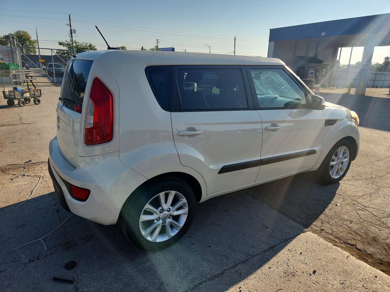 2013 Kia Soul + Cream vin: KNDJT2A6XD7512369