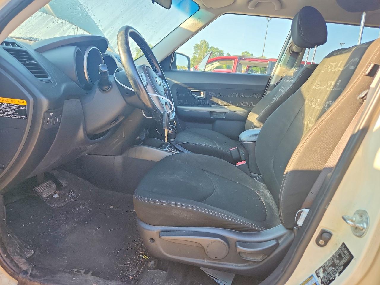 2013 Kia Soul + Cream vin: KNDJT2A6XD7512369
