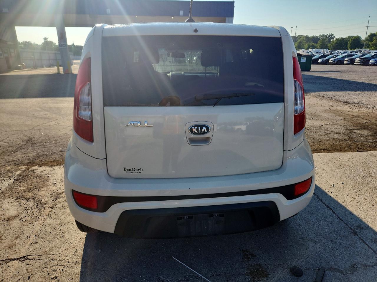 2013 Kia Soul + Cream vin: KNDJT2A6XD7512369