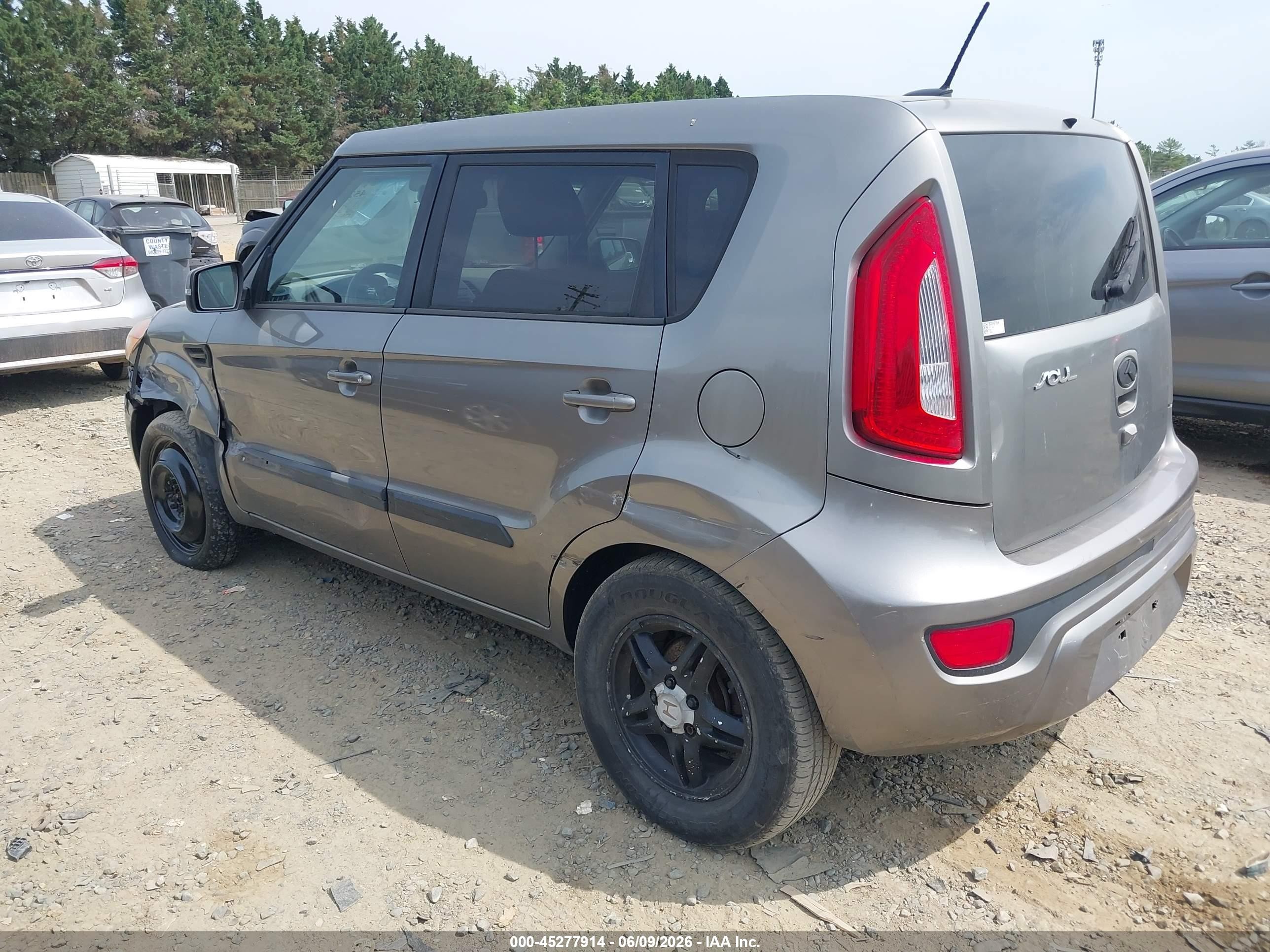 2013 Kia Soul ! Gray vin: KNDJT2A6XD7521640