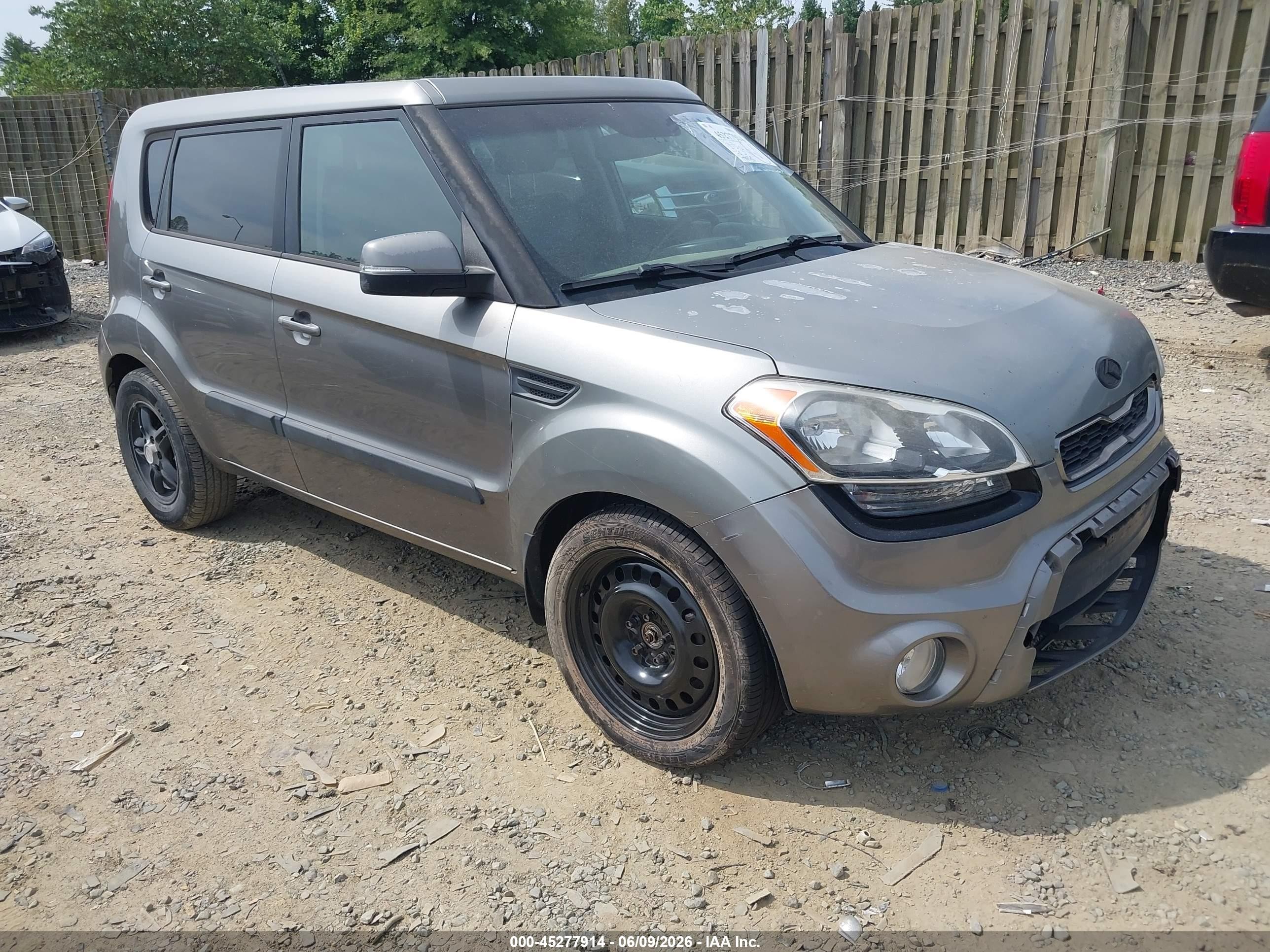 2013 Kia Soul ! Gray vin: KNDJT2A6XD7521640