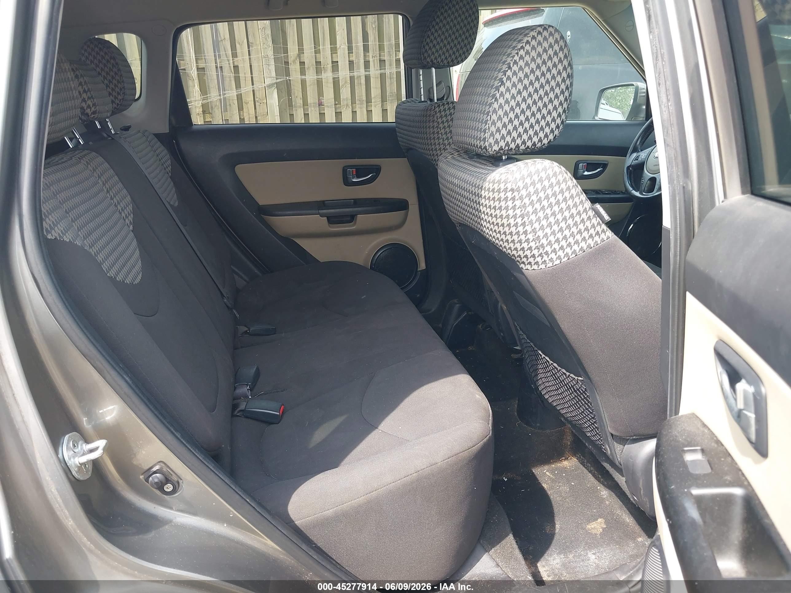 2013 Kia Soul ! Gray vin: KNDJT2A6XD7521640