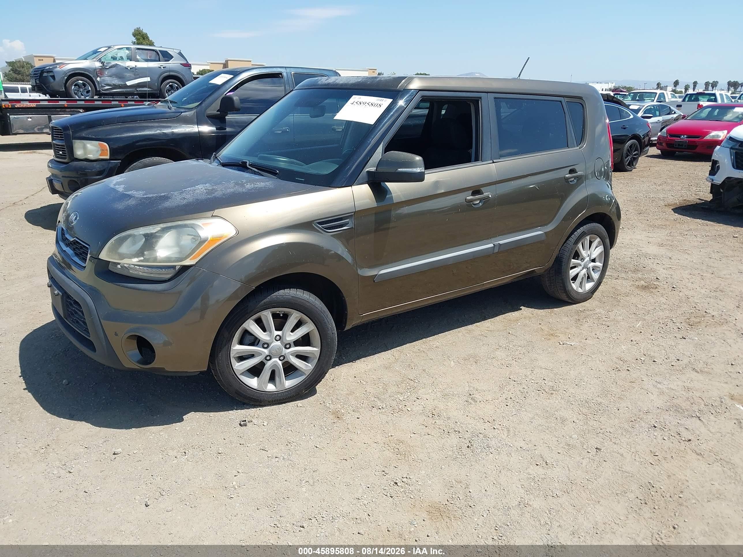 2013 Kia Soul + Green vin: KNDJT2A6XD7556565