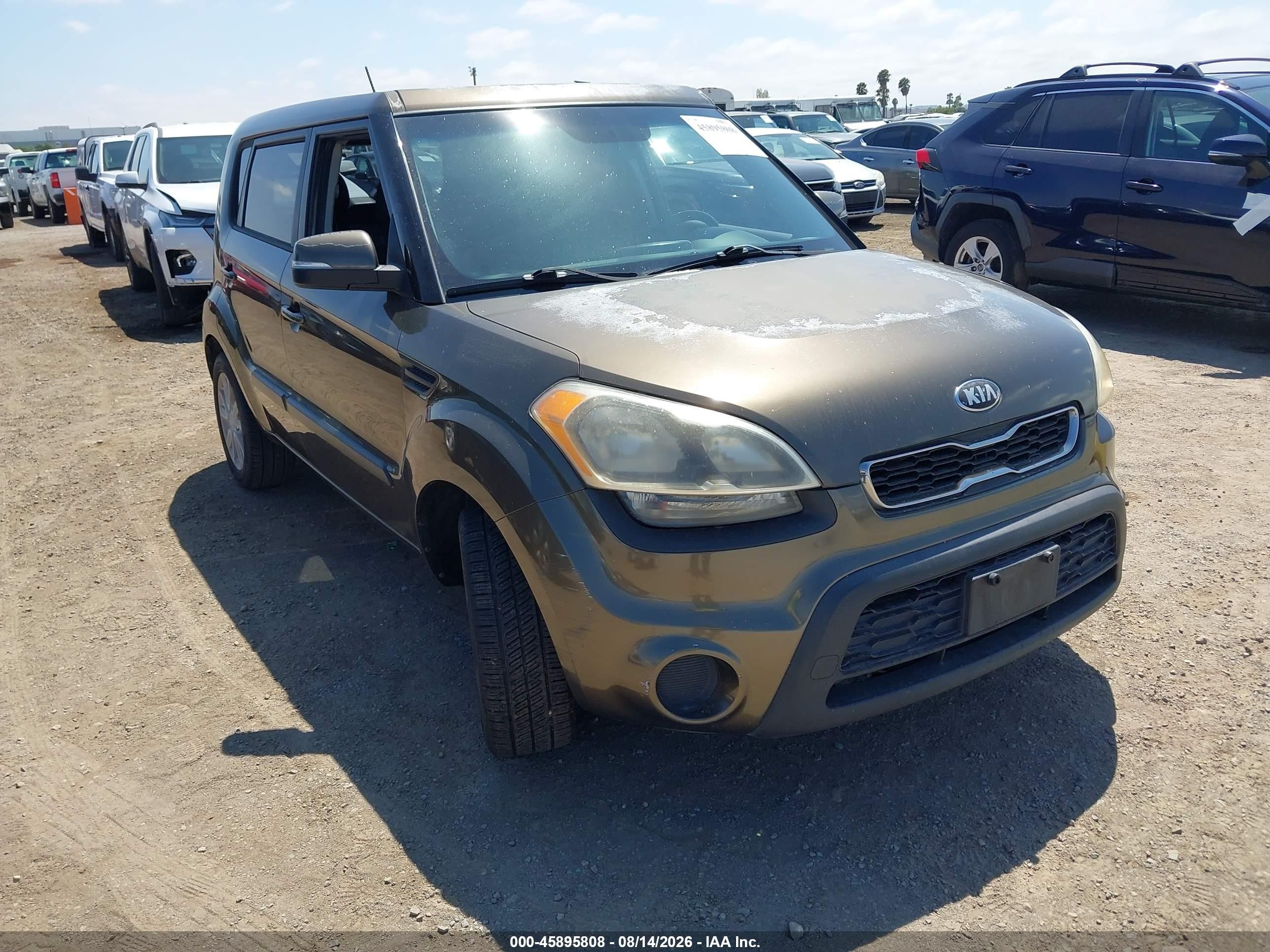 2013 Kia Soul + Green vin: KNDJT2A6XD7556565