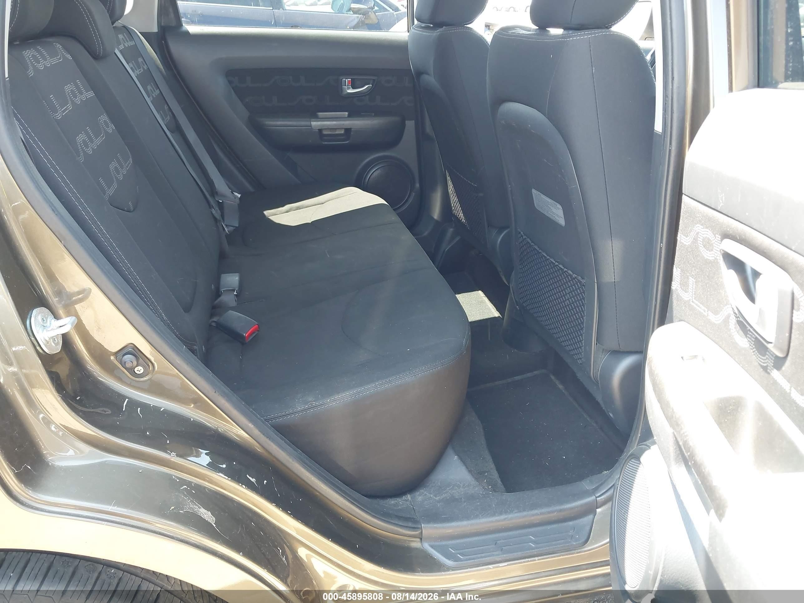 2013 Kia Soul + Green vin: KNDJT2A6XD7556565