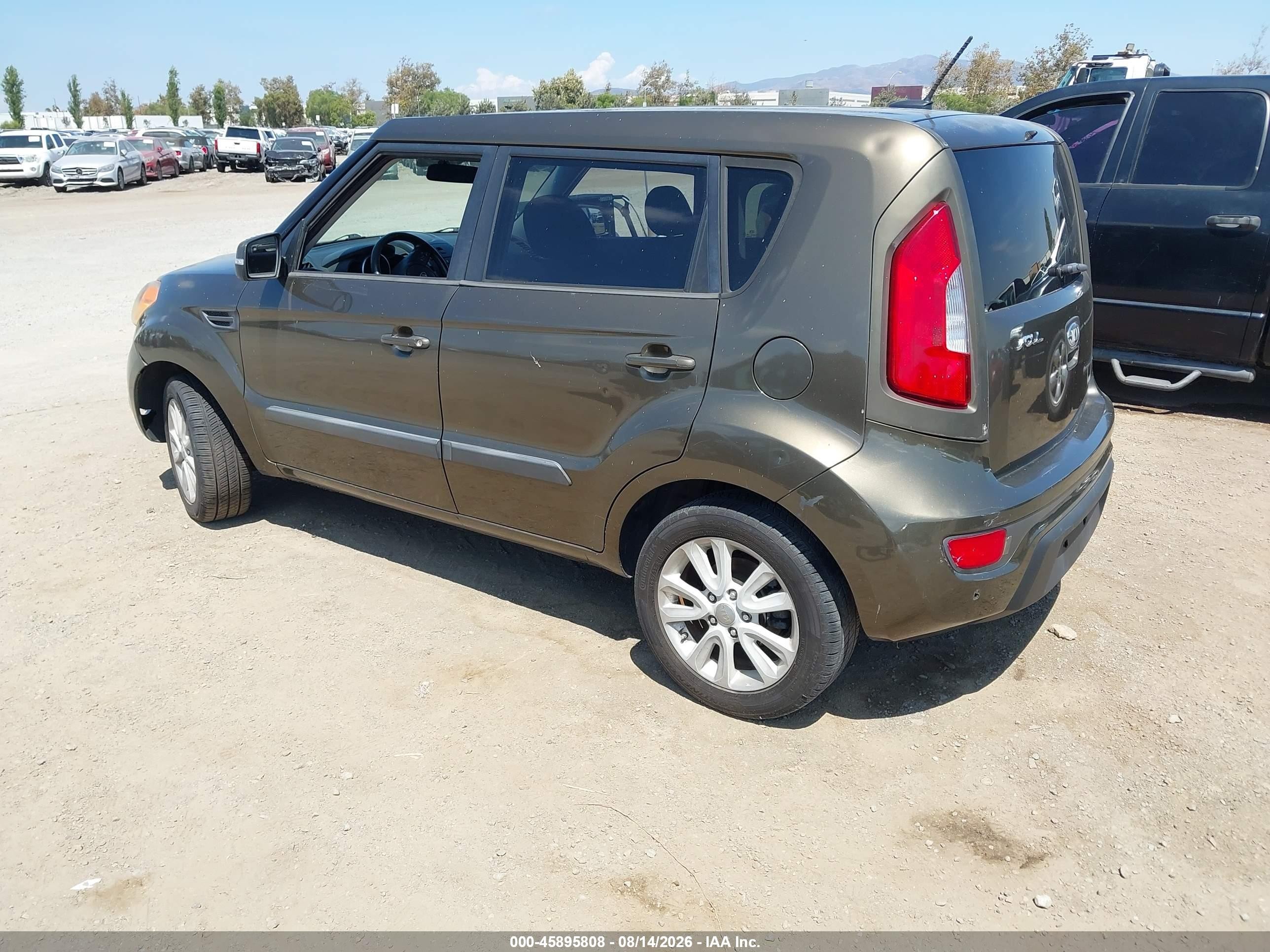 2013 Kia Soul + Green vin: KNDJT2A6XD7556565