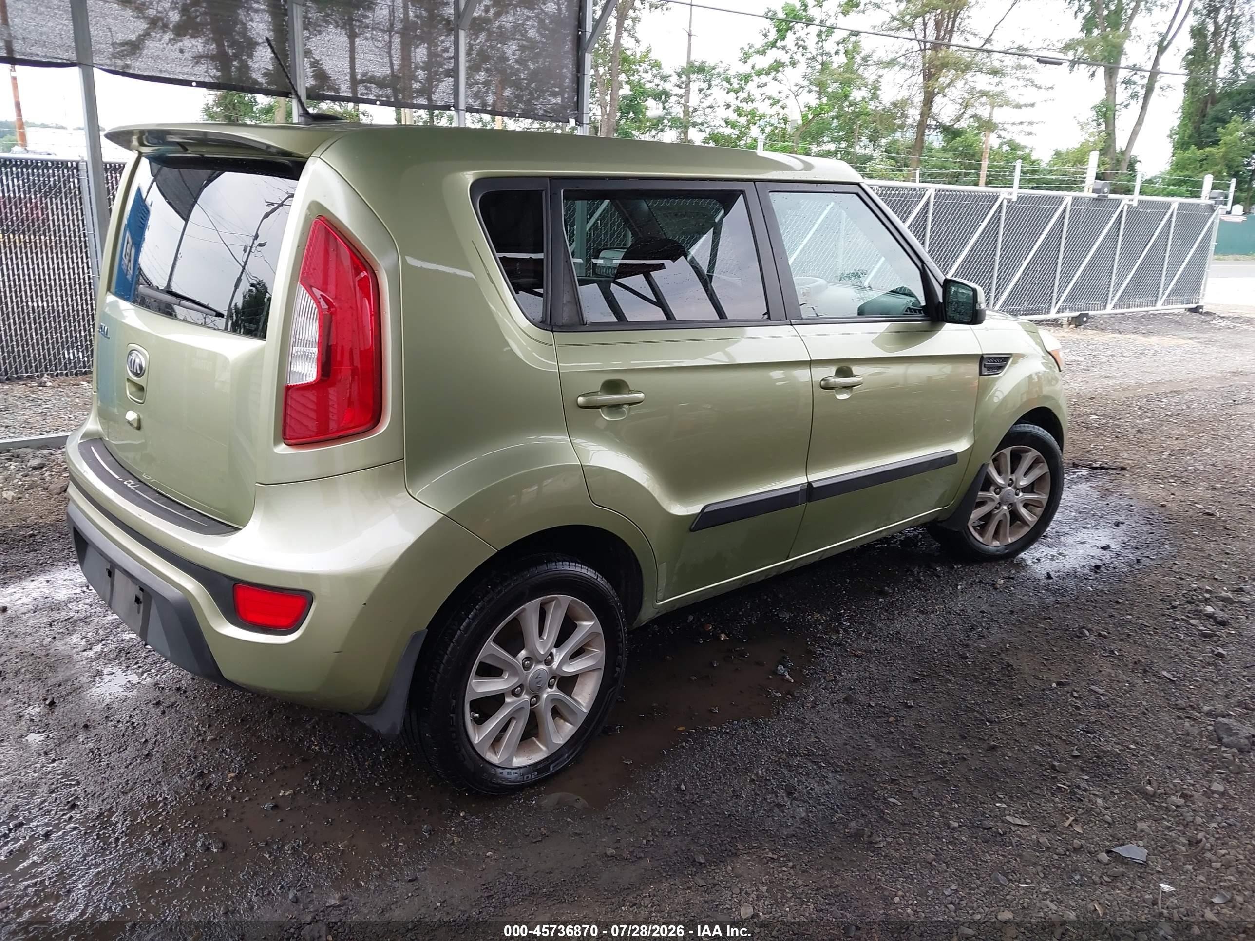 2013 Kia Soul + Green vin: KNDJT2A6XD7559692