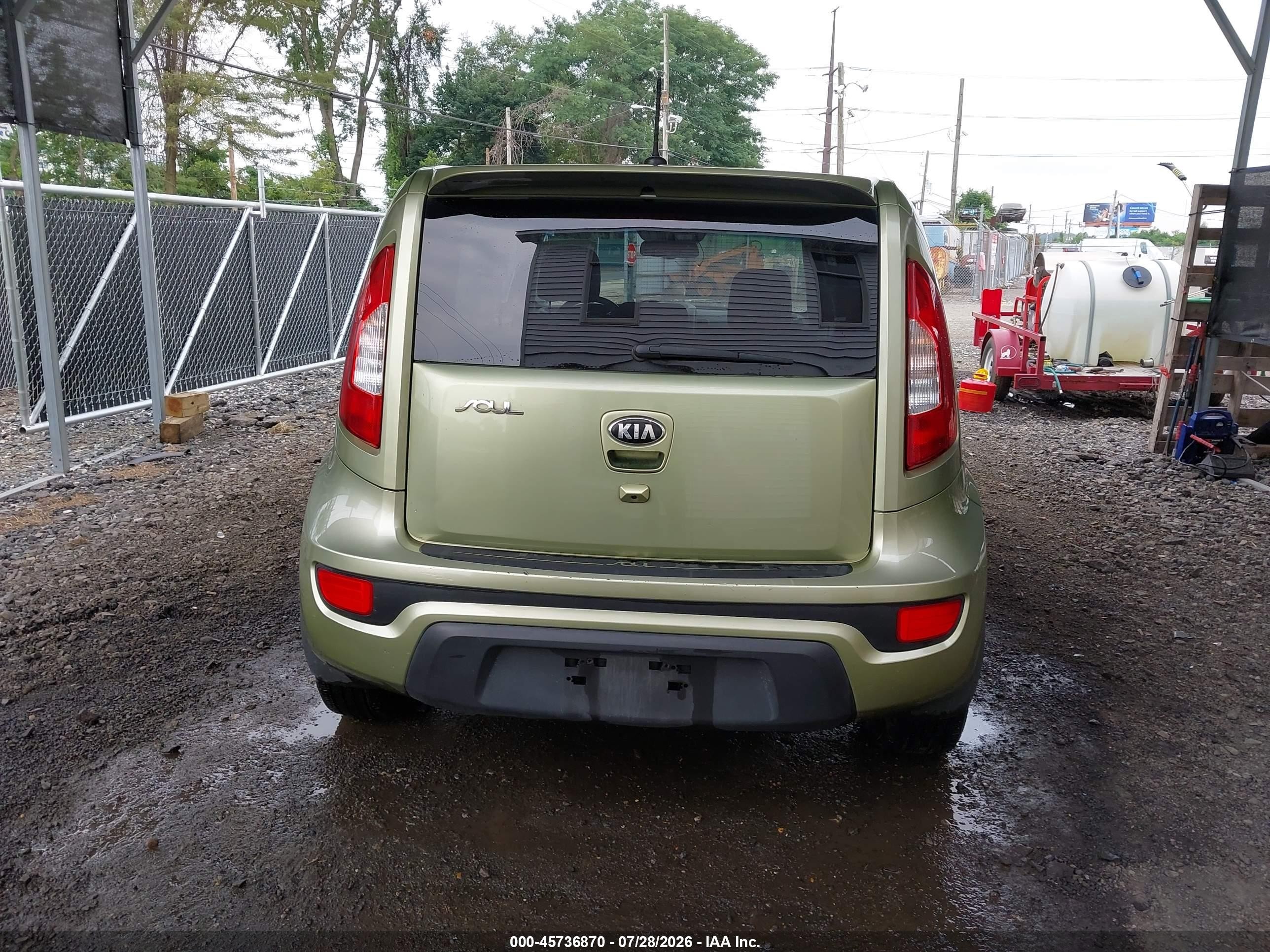 2013 Kia Soul + Green vin: KNDJT2A6XD7559692