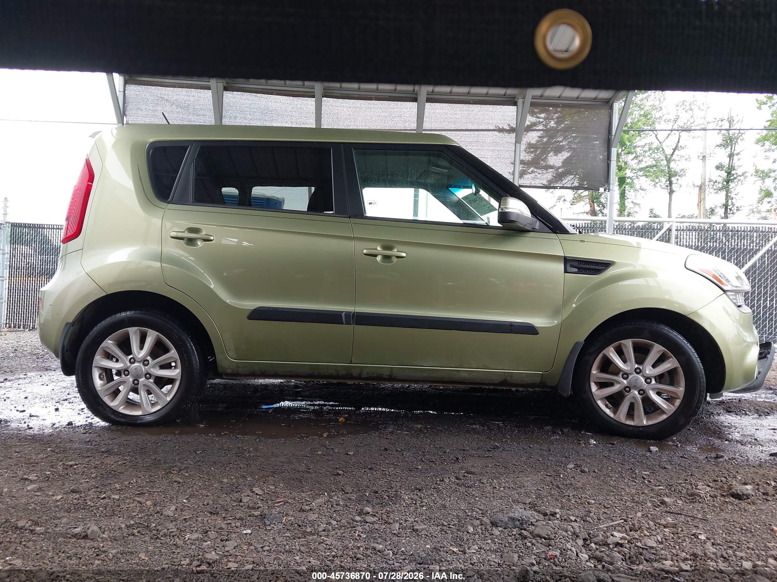 2013 Kia Soul + Green vin: KNDJT2A6XD7559692