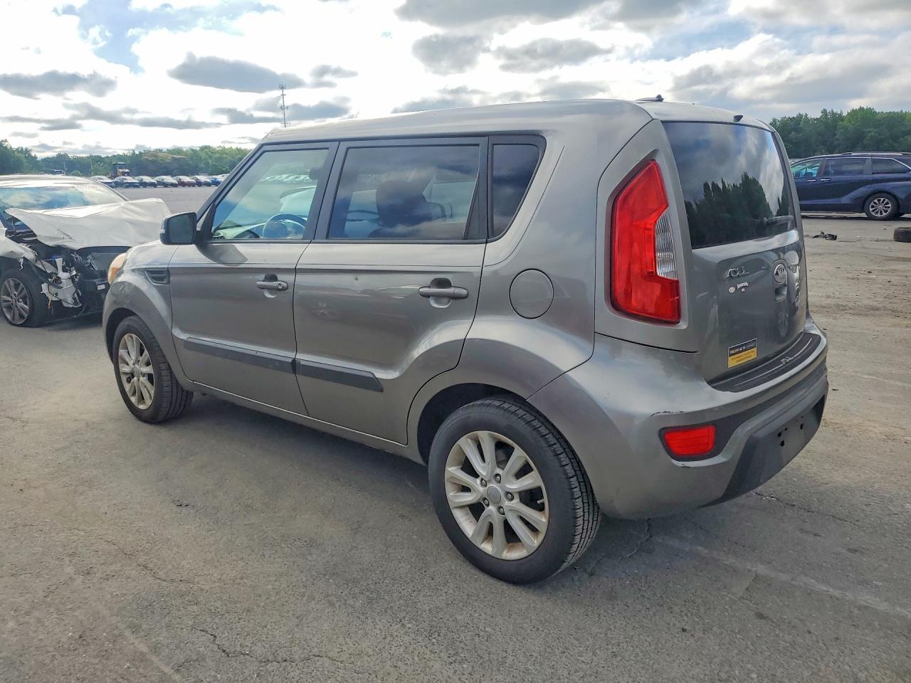 2013 Kia Soul + Gray vin: KNDJT2A6XD7561703