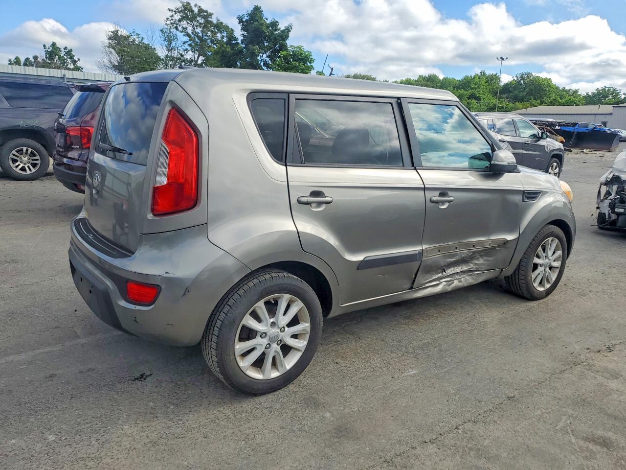 2013 Kia Soul + Gray vin: KNDJT2A6XD7561703
