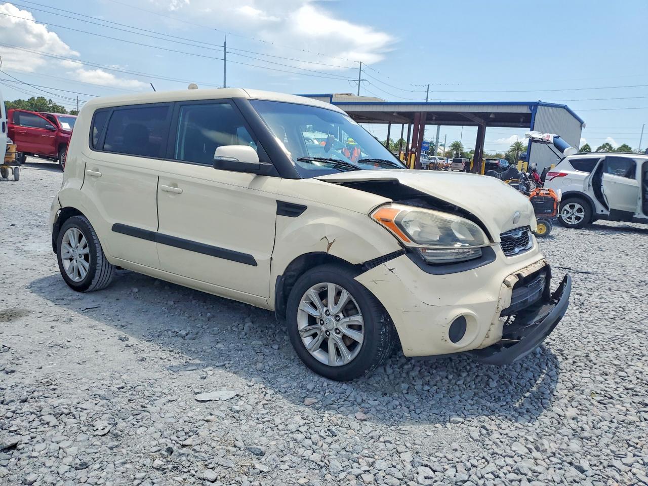 2013 Kia Soul + Cream vin: KNDJT2A6XD7567680