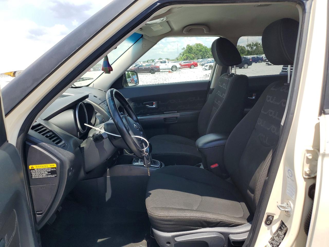 2013 Kia Soul + Cream vin: KNDJT2A6XD7567680