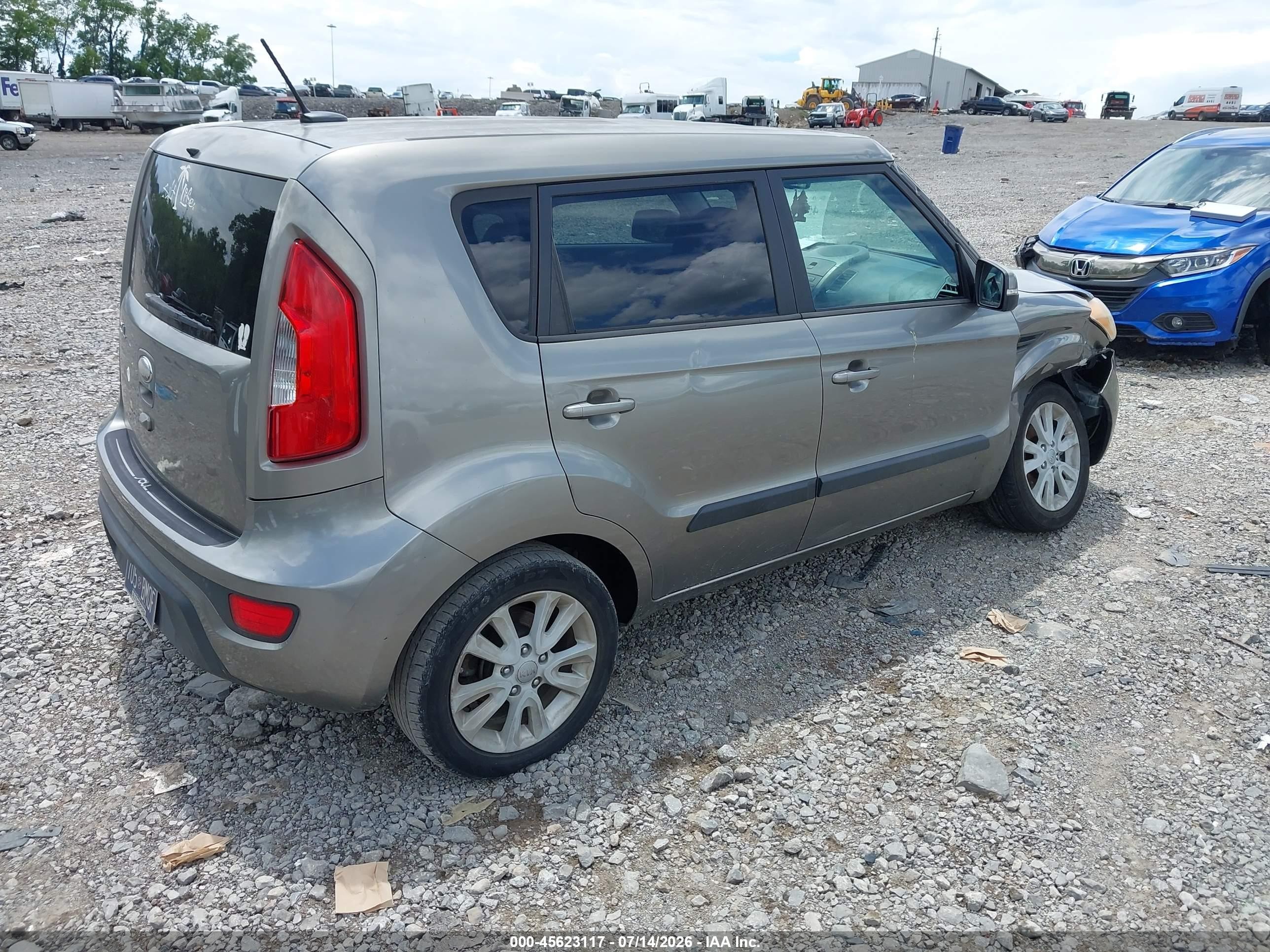 2013 Kia Soul + Серый vin: KNDJT2A6XD7568196