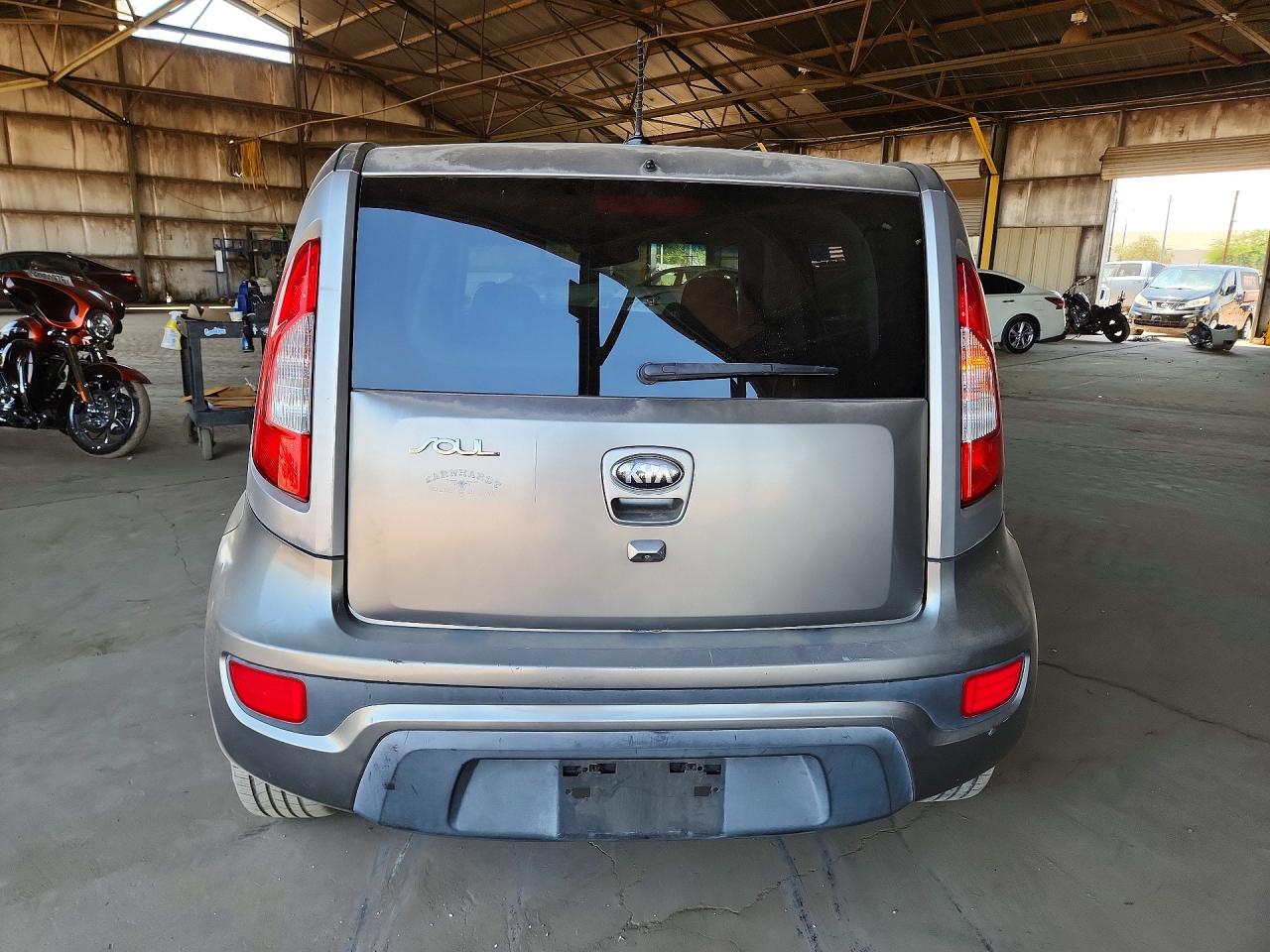 2013 Kia Soul + Gray vin: KNDJT2A6XD7574757