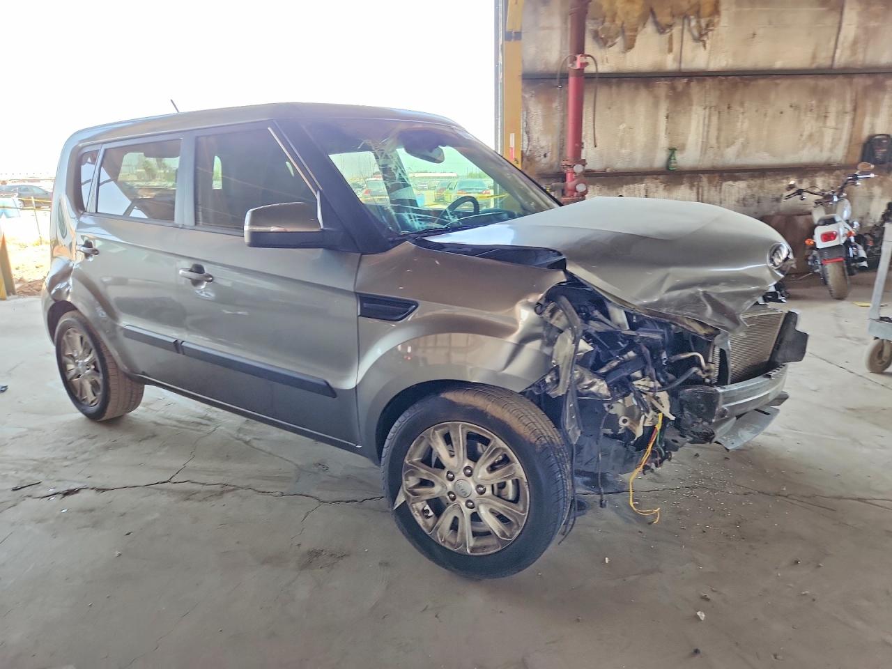2013 Kia Soul + Gray vin: KNDJT2A6XD7574757