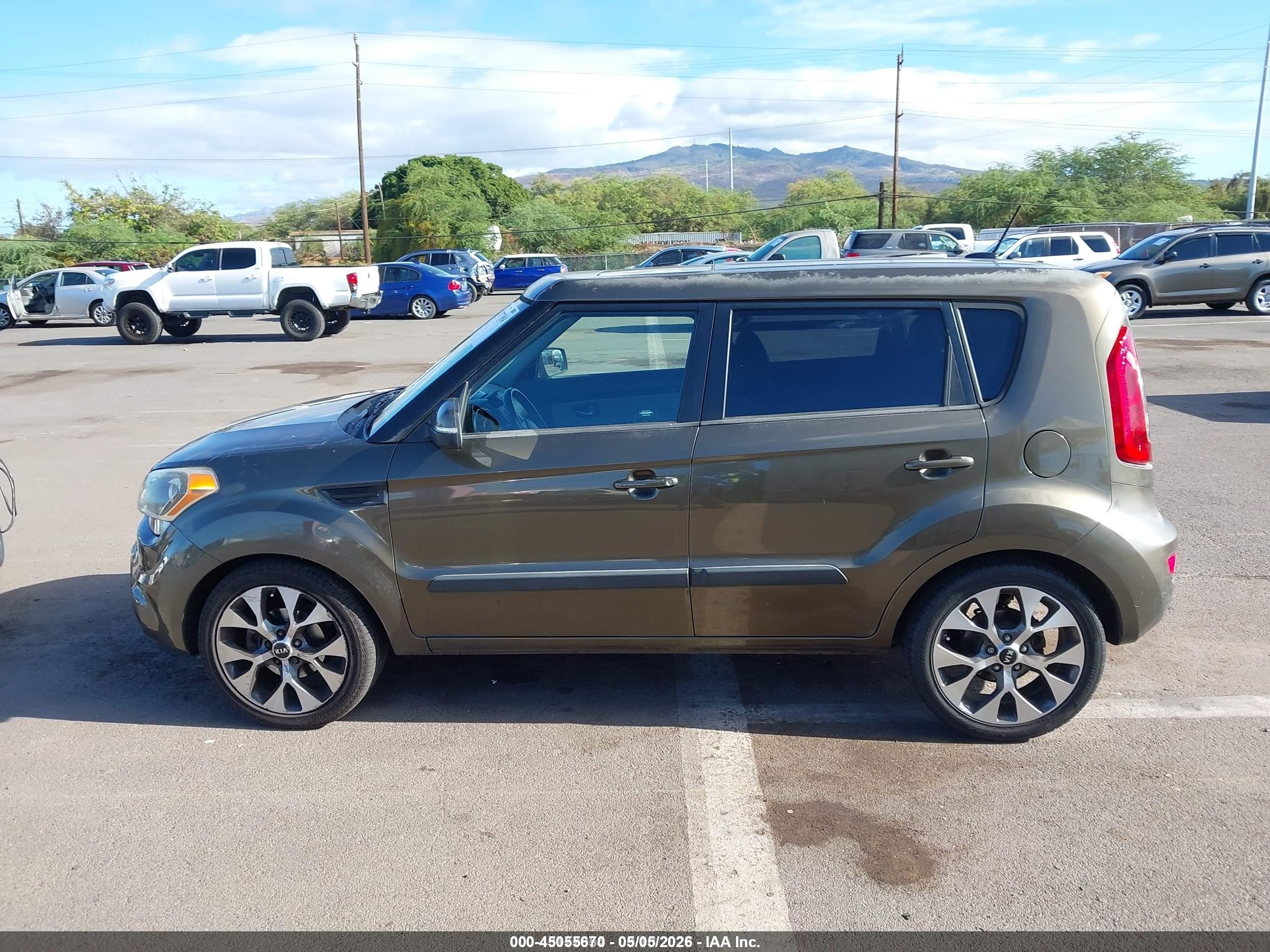 2013 Kia Soul ! Brown vin: KNDJT2A6XD7581093
