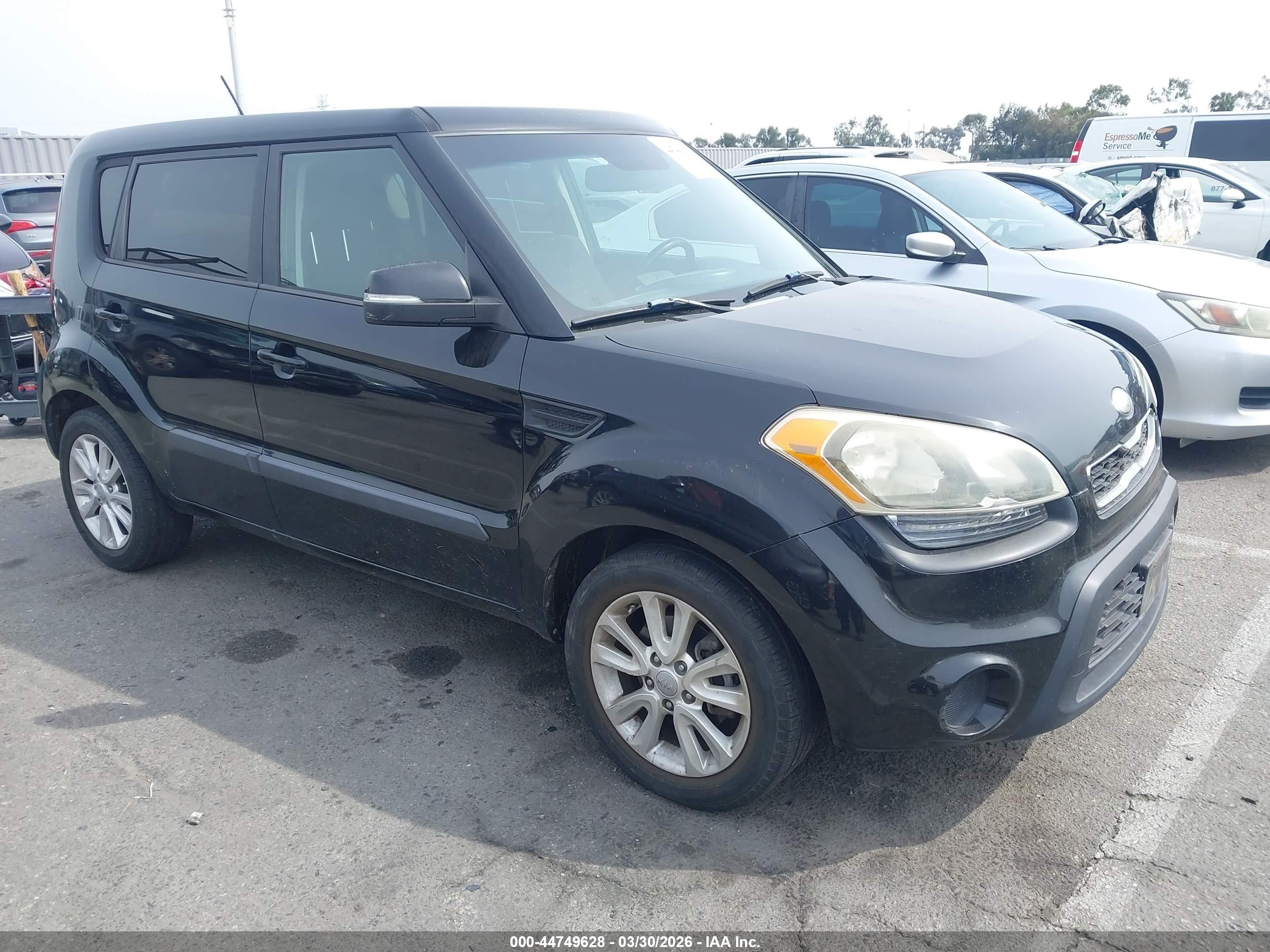 2013 Kia Soul + Black vin: KNDJT2A6XD7583698