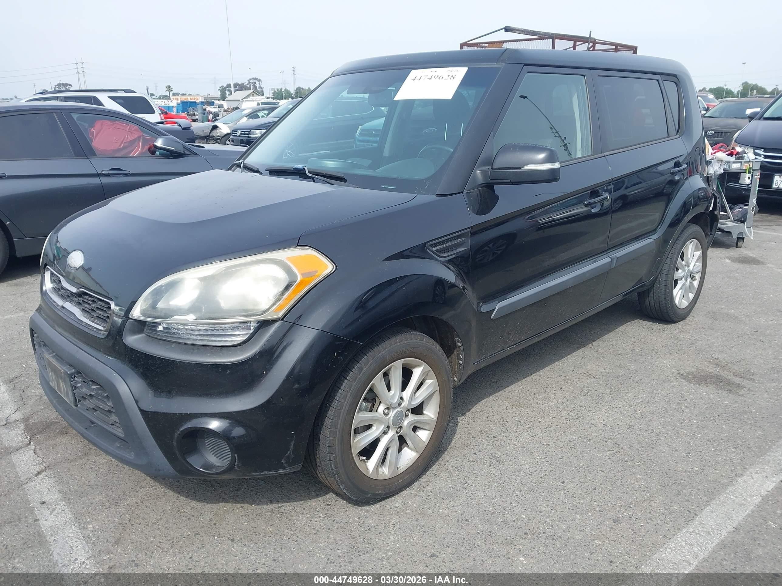 2013 Kia Soul + Black vin: KNDJT2A6XD7583698