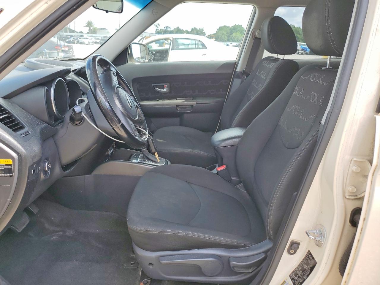 2013 Kia Soul + Cream vin: KNDJT2A6XD7756619