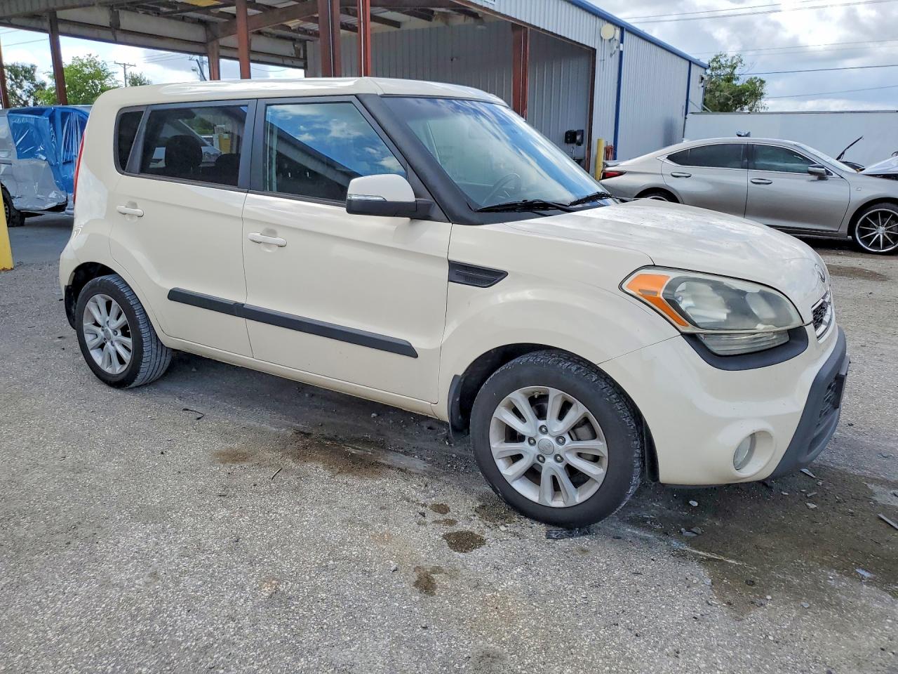 2013 Kia Soul + Cream vin: KNDJT2A6XD7756619