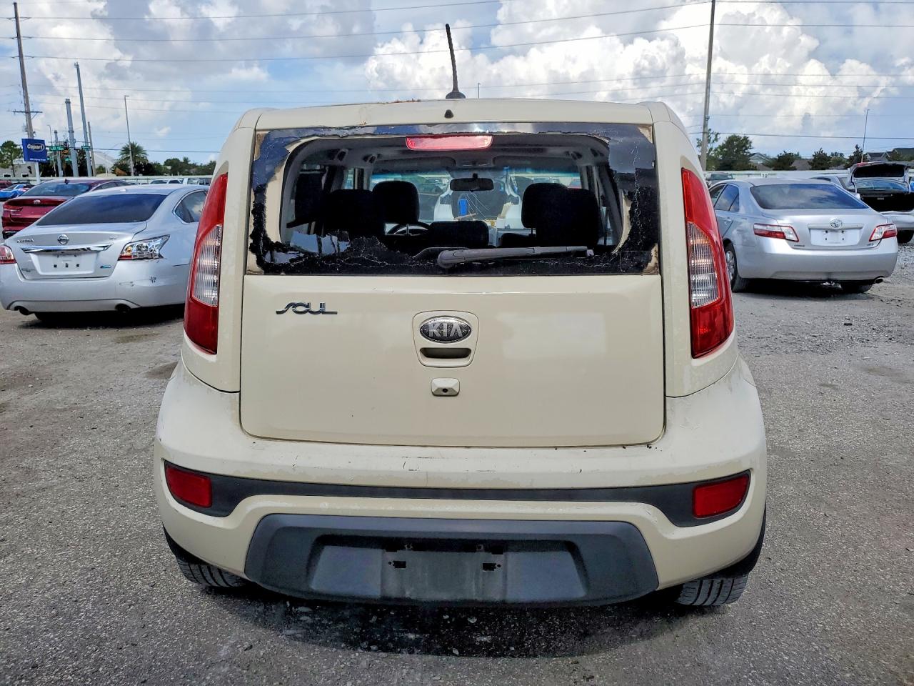 2013 Kia Soul + Cream vin: KNDJT2A6XD7756619