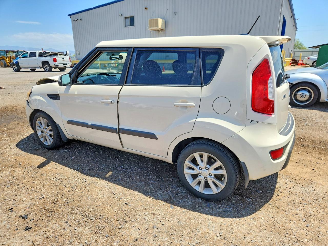 2013 Kia Soul + White vin: KNDJT2A6XD7758001