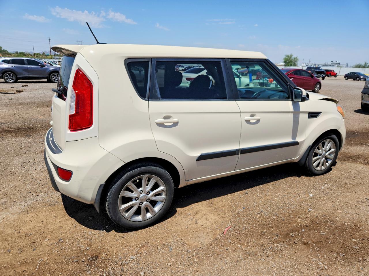 2013 Kia Soul + White vin: KNDJT2A6XD7758001