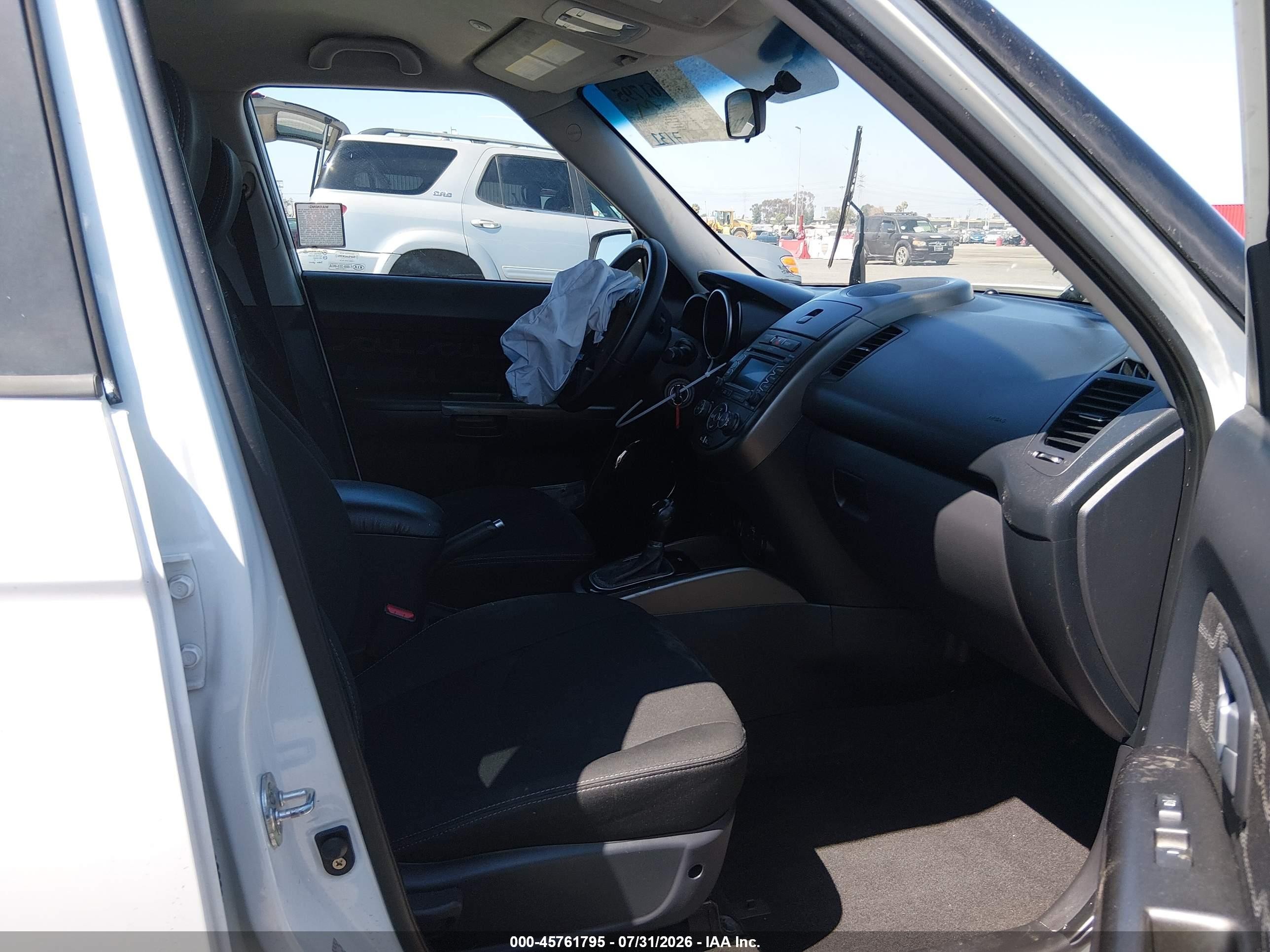 2013 Kia Soul + White vin: KNDJT2A6XD7777258
