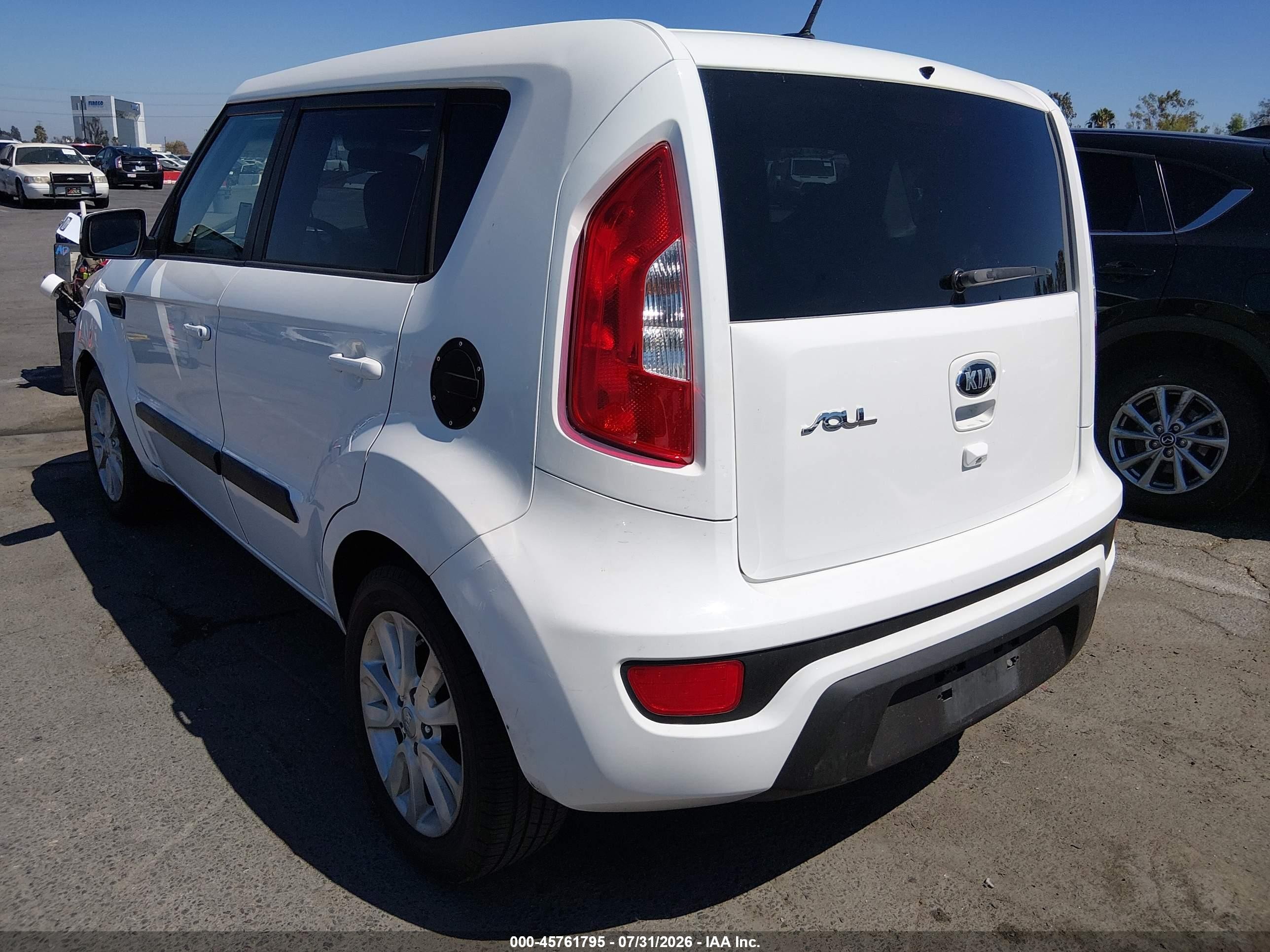 2013 Kia Soul + White vin: KNDJT2A6XD7777258