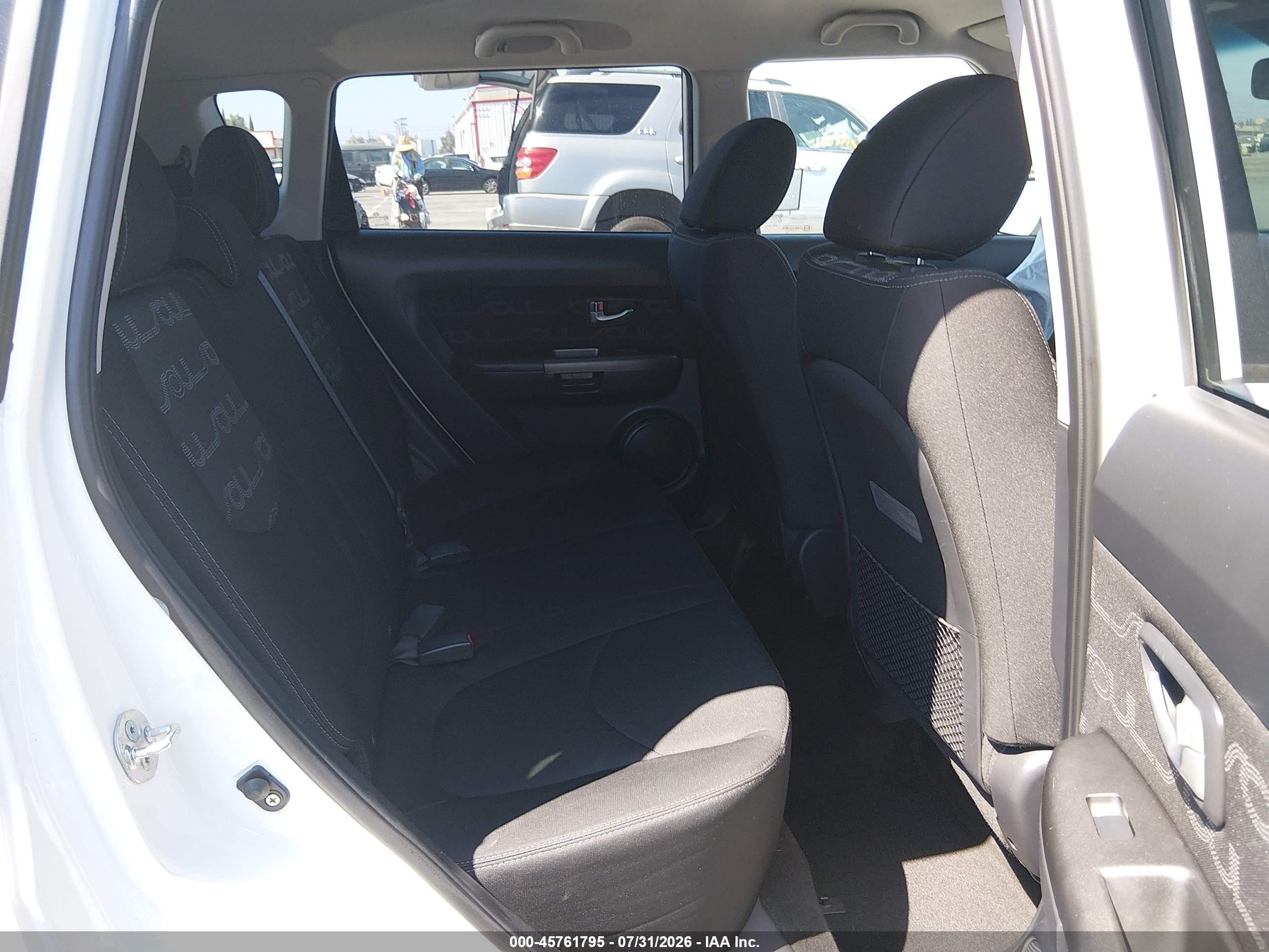 2013 Kia Soul + White vin: KNDJT2A6XD7777258
