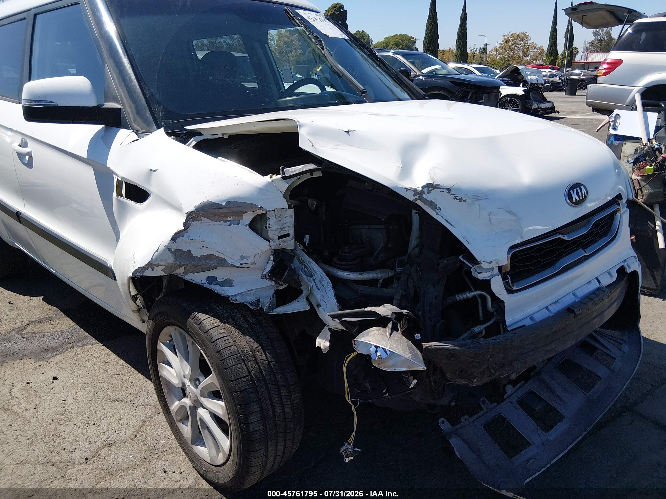 2013 Kia Soul + White vin: KNDJT2A6XD7777258