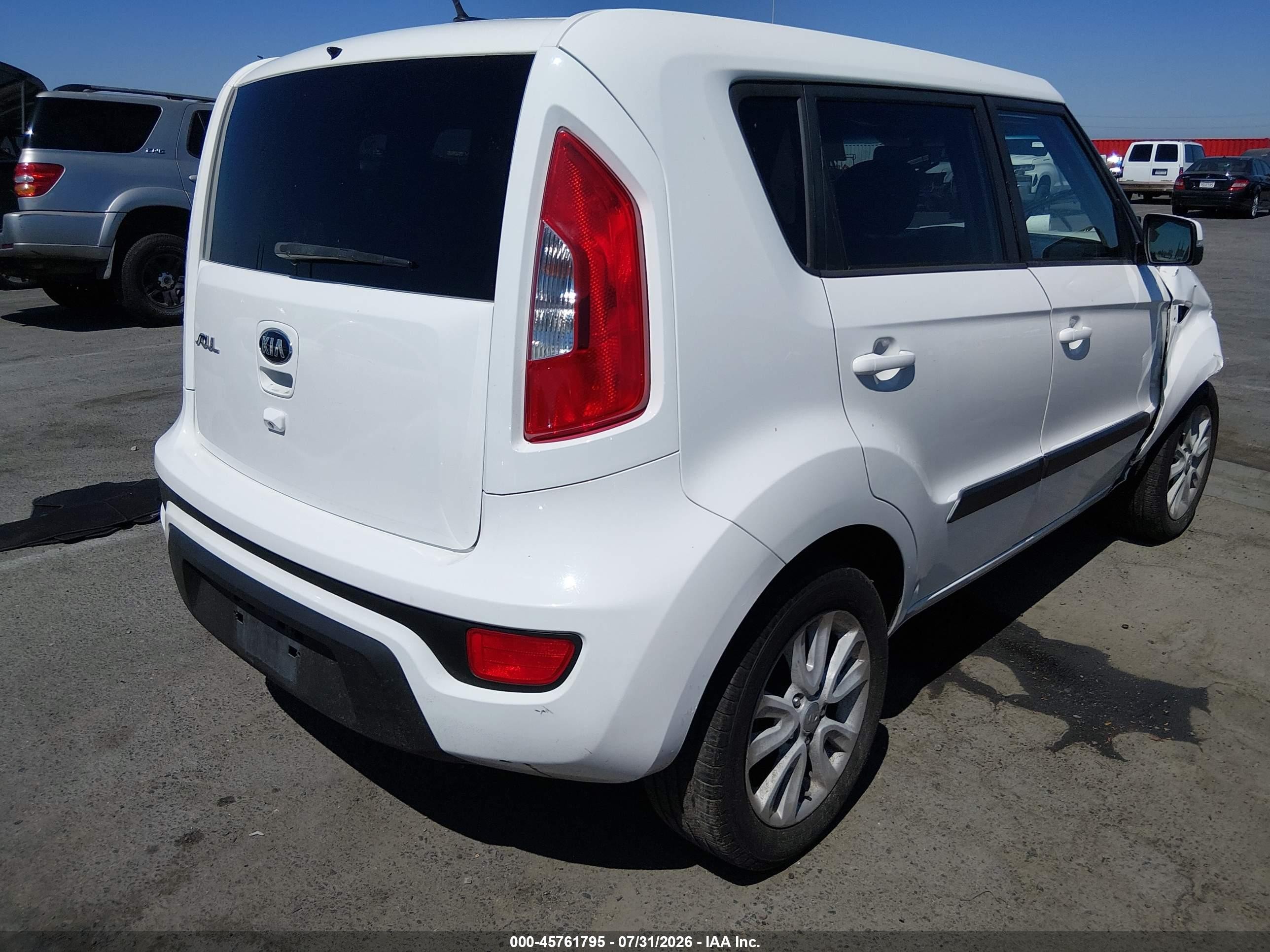 2013 Kia Soul + White vin: KNDJT2A6XD7777258