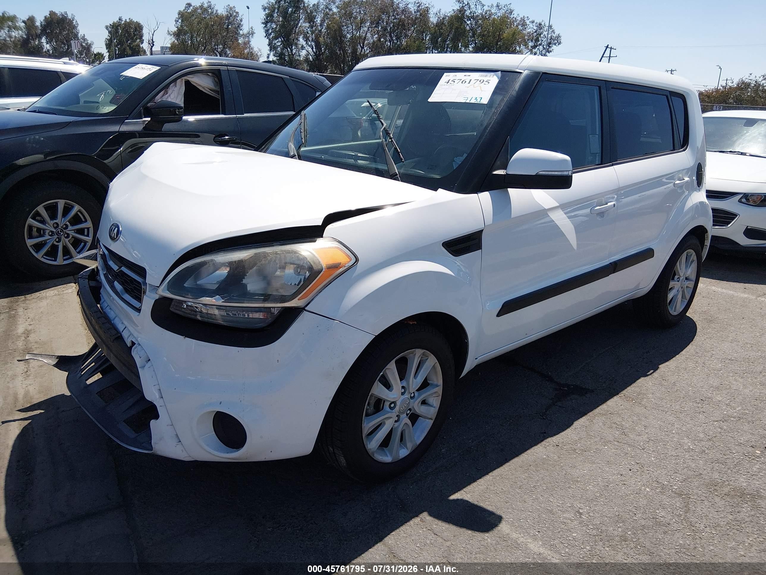2013 Kia Soul + White vin: KNDJT2A6XD7777258