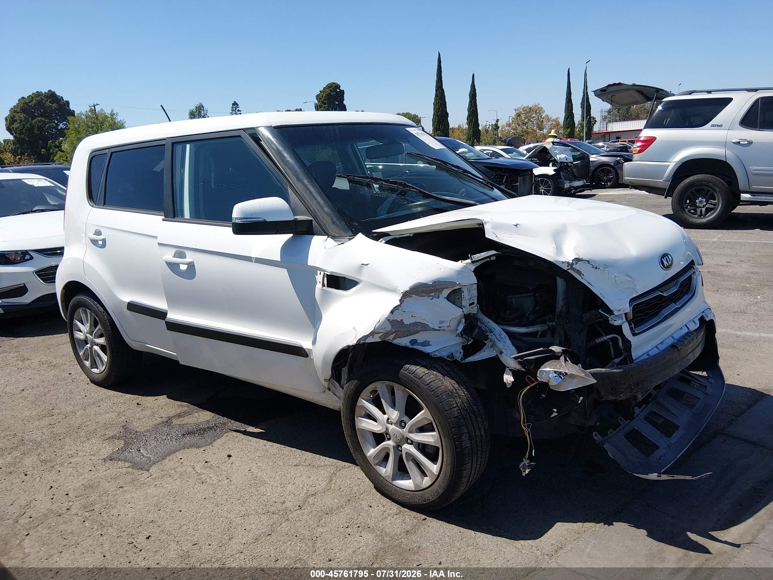 2013 Kia Soul + White vin: KNDJT2A6XD7777258
