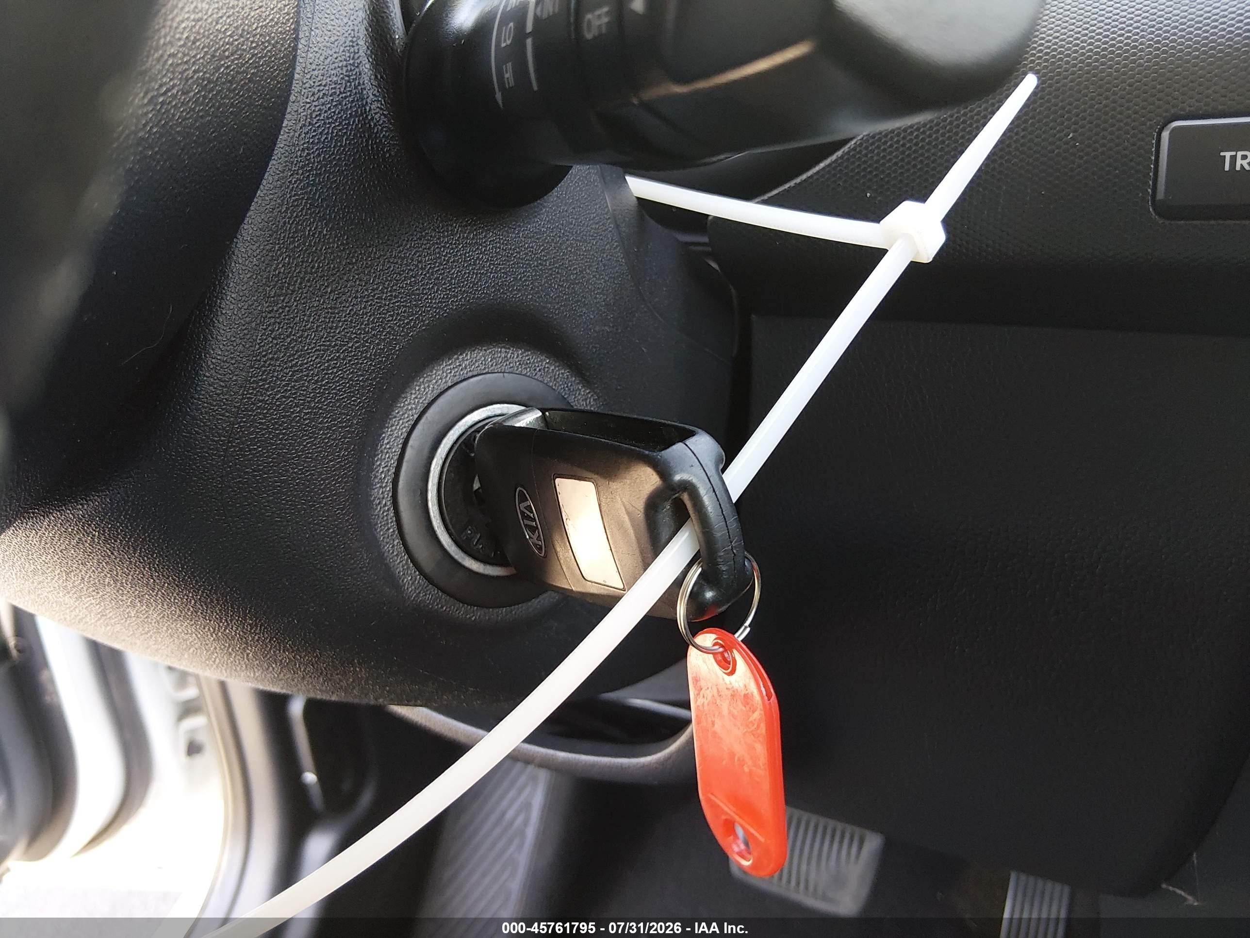 2013 Kia Soul + White vin: KNDJT2A6XD7777258