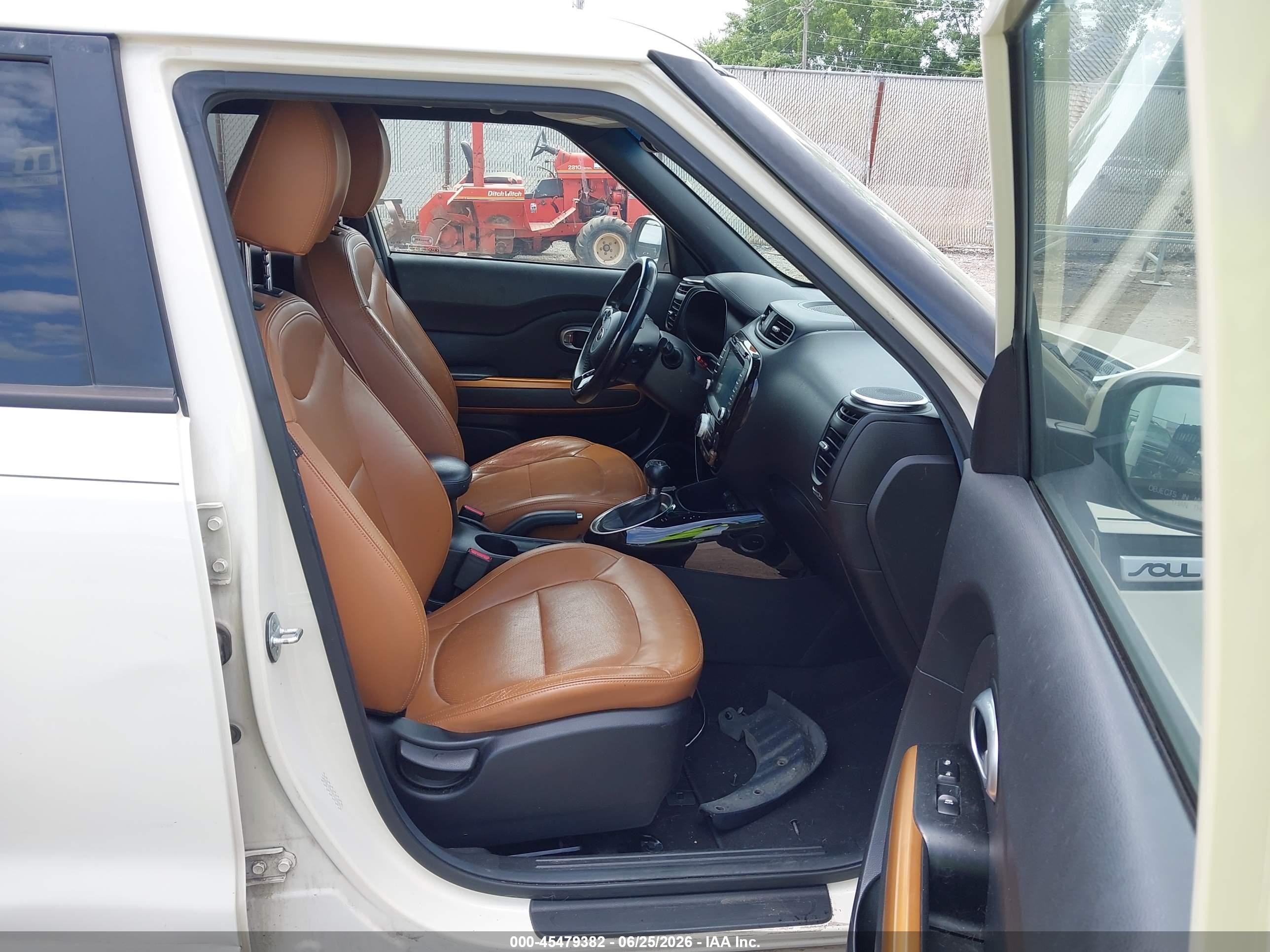 2015 Kia Soul ! Cream vin: KNDJX3A51F7118621