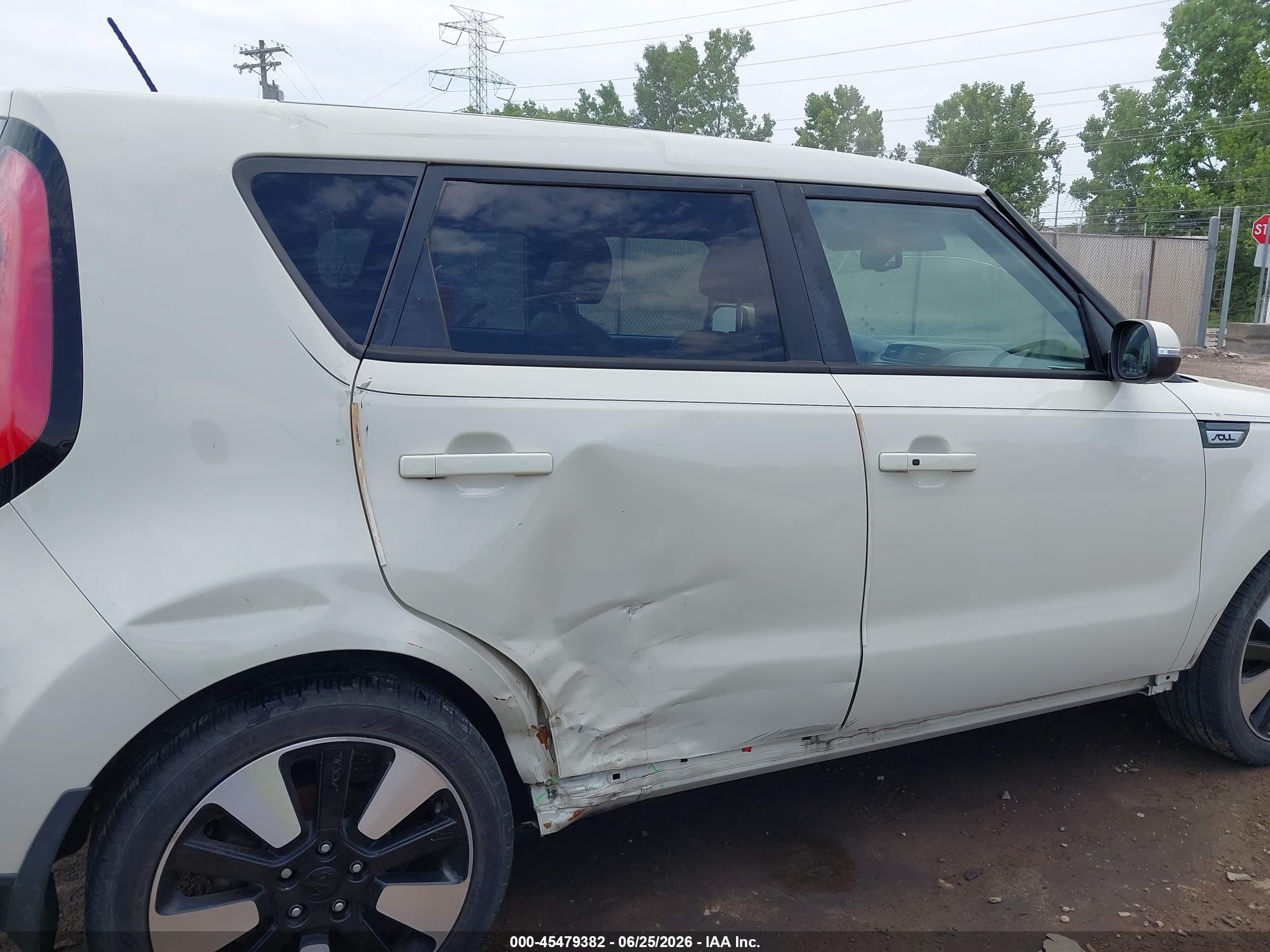 2015 Kia Soul ! Cream vin: KNDJX3A51F7118621