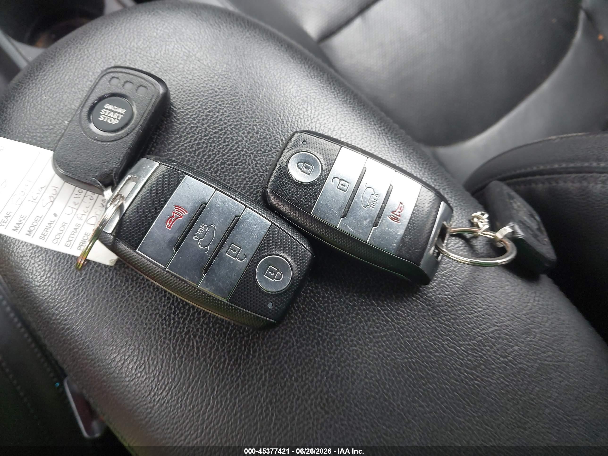 2014 Kia Soul ! Yellow vin: KNDJX3A52E7062798