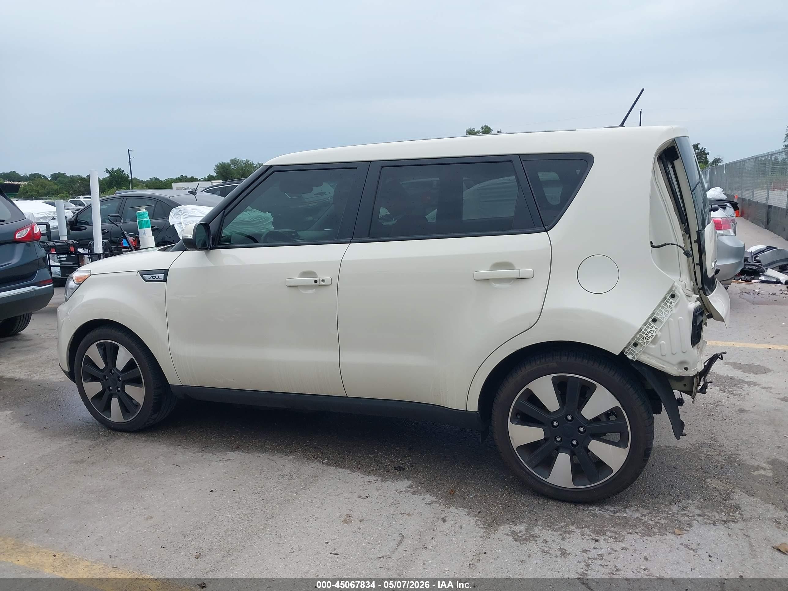 2015 Kia Soul ! Cream vin: KNDJX3A52F7198379