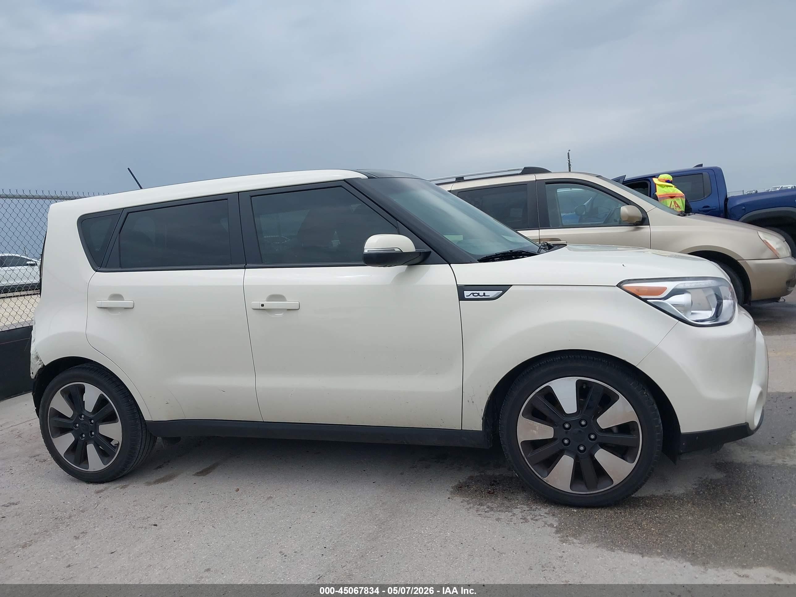 2015 Kia Soul ! Cream vin: KNDJX3A52F7198379