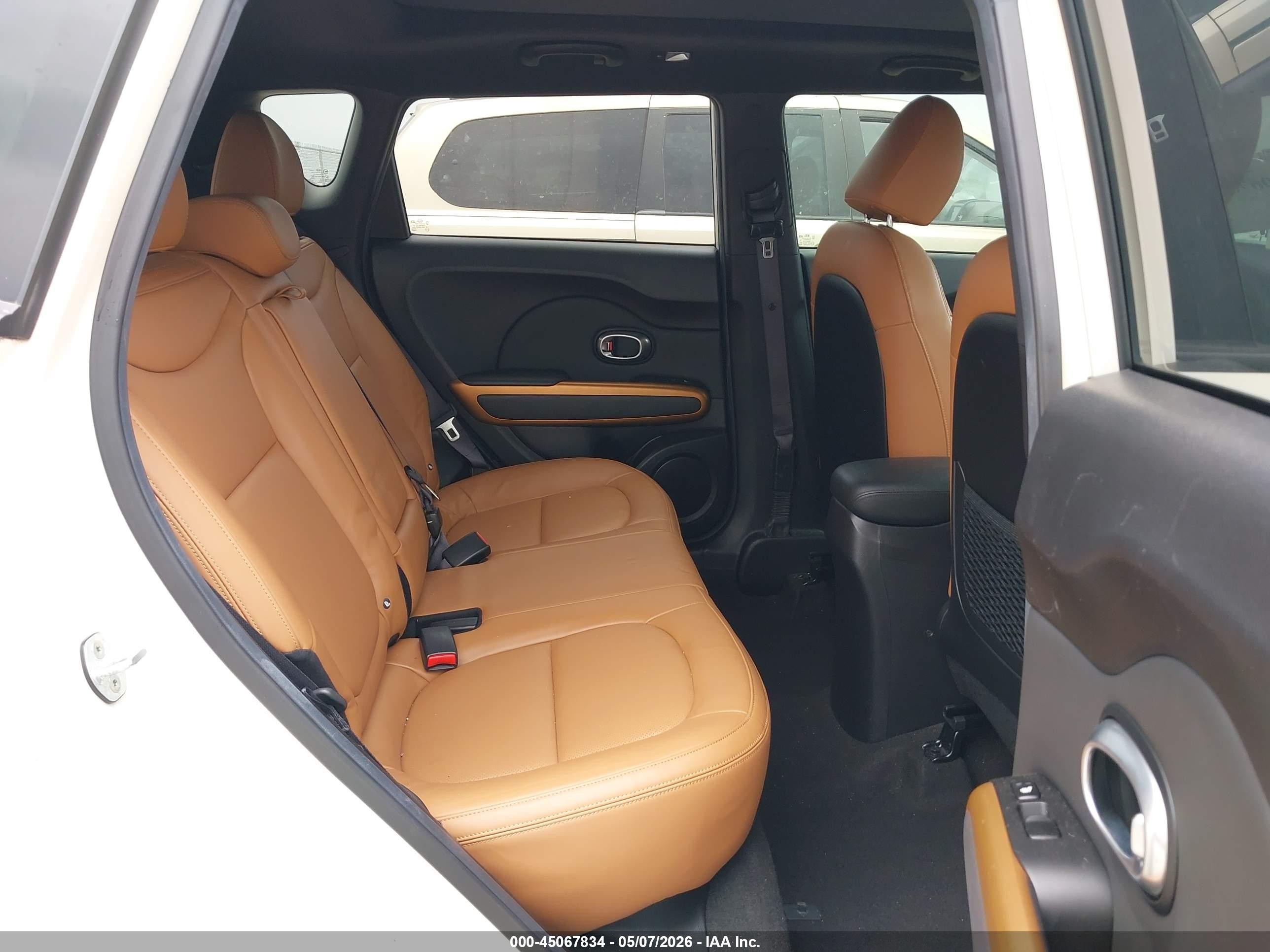 2015 Kia Soul ! Cream vin: KNDJX3A52F7198379